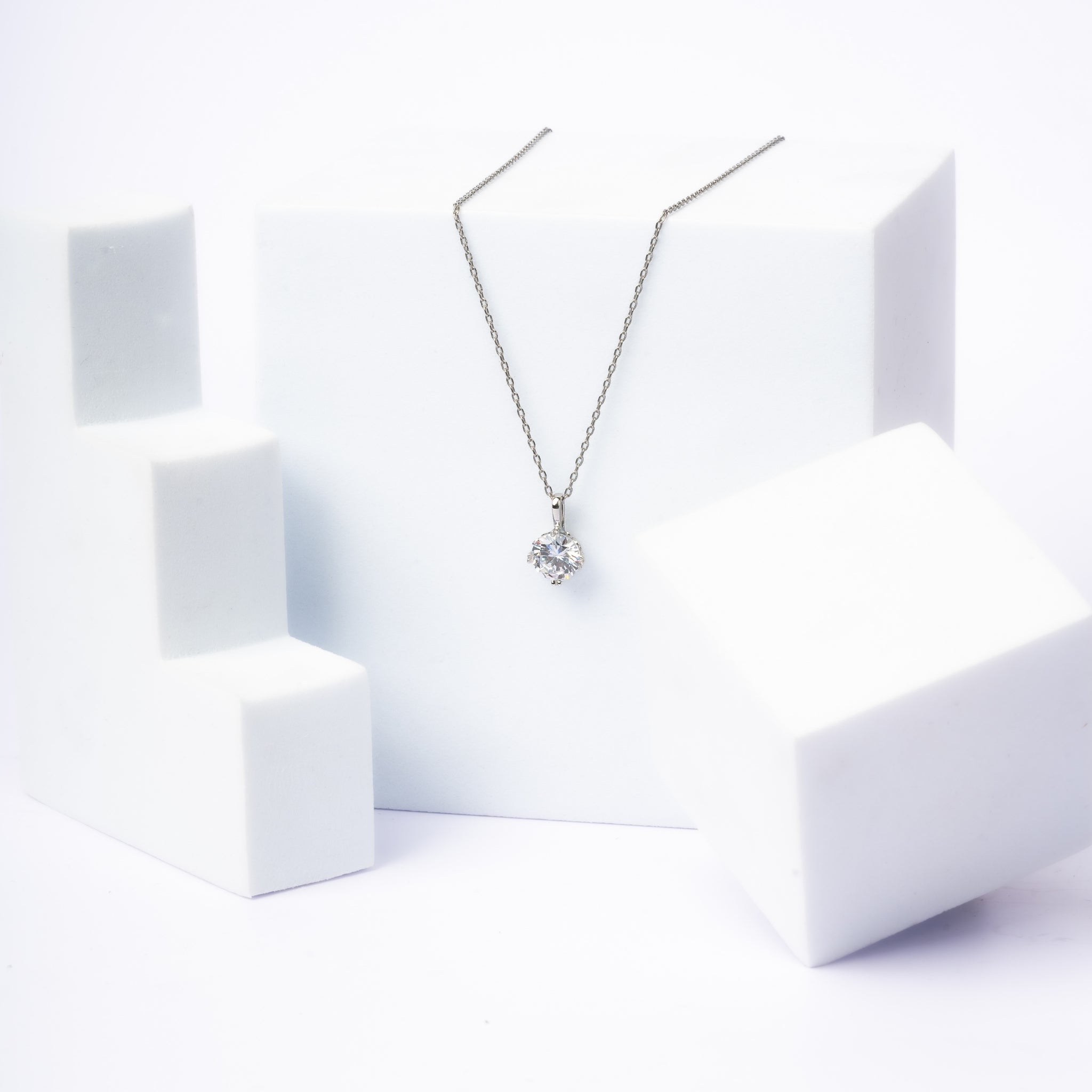 925 Sterling Silver Round Solitaire Pendant AUS-677