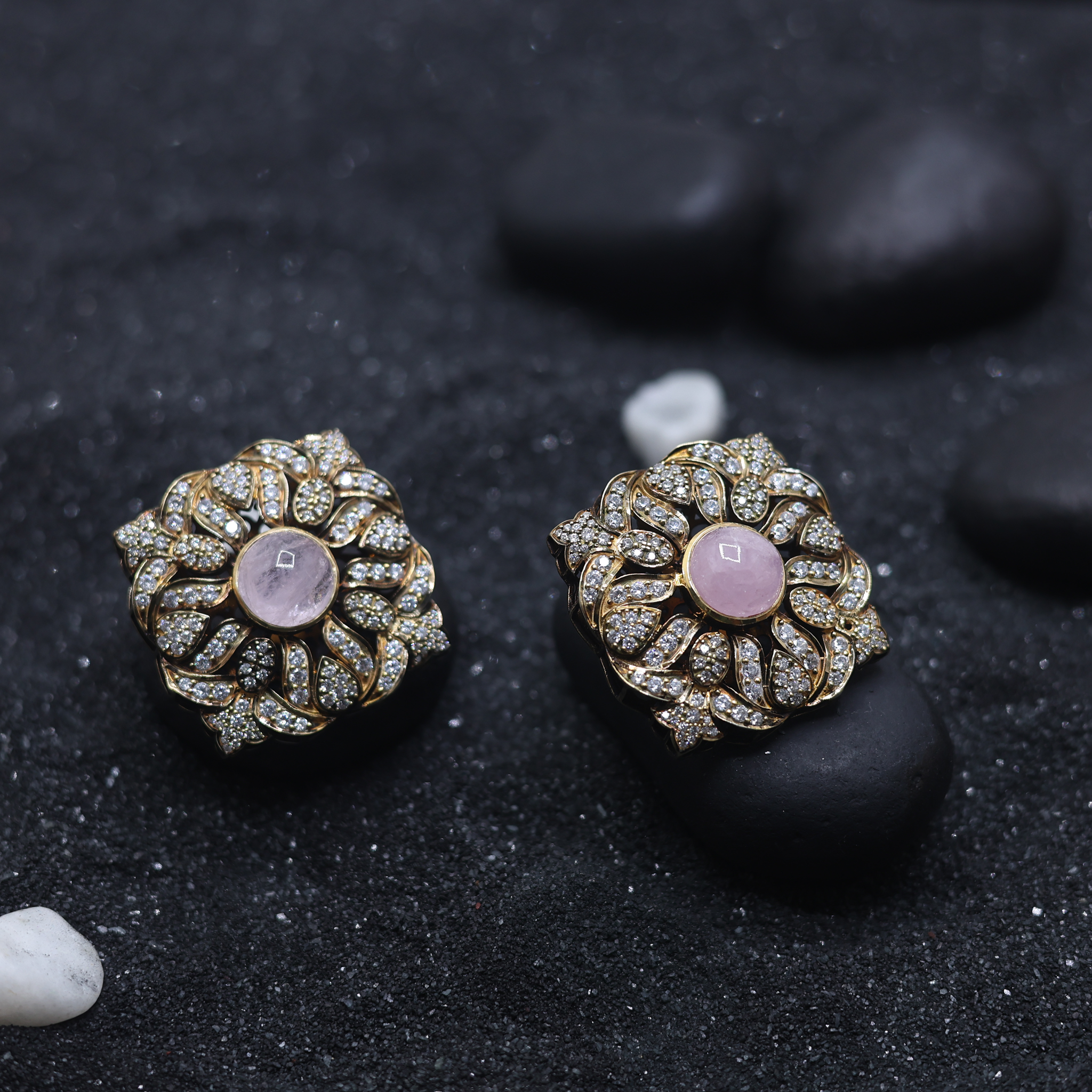 Maharani Devyani Antique Stud