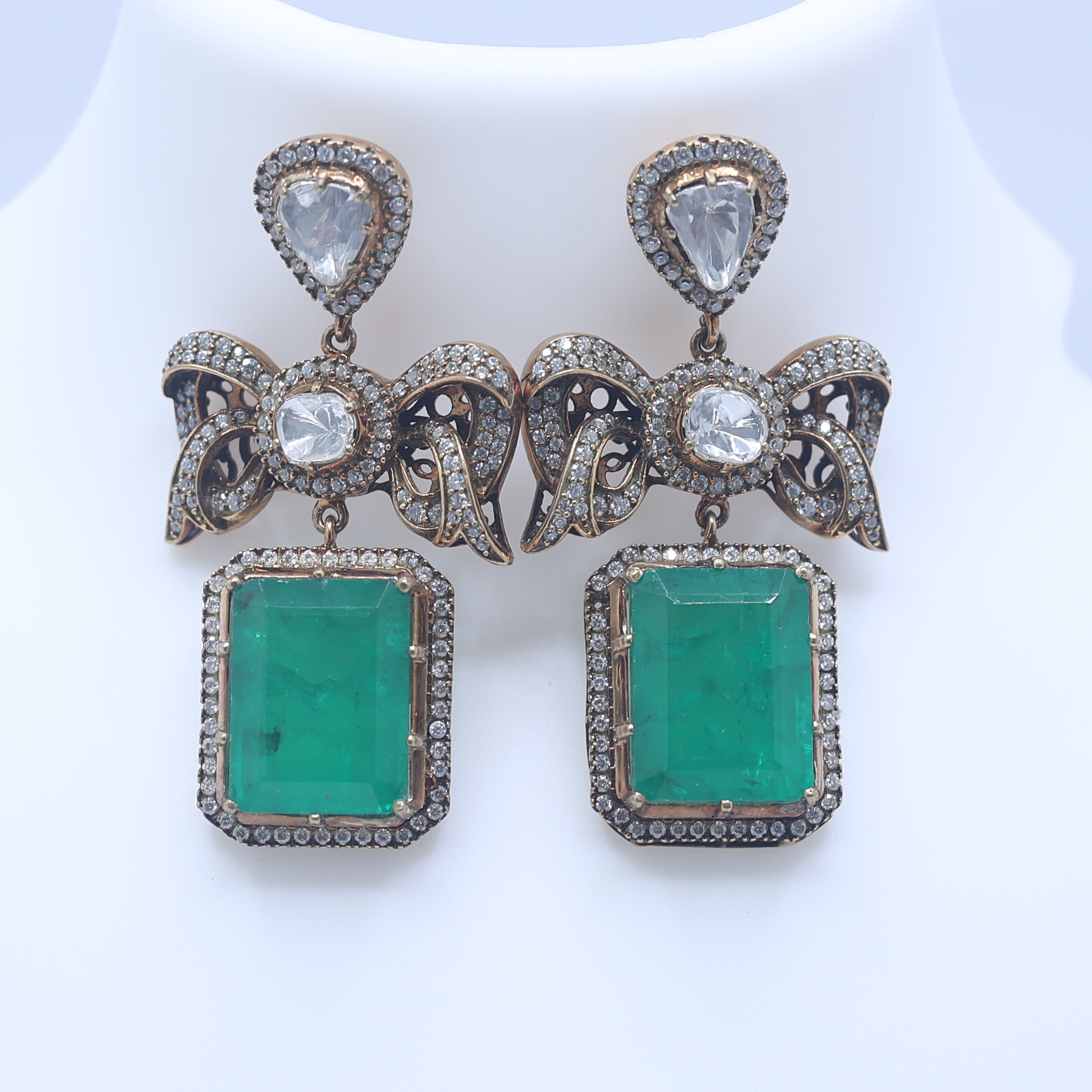 Jhansi Lakshmi Polki Emerald Dangler