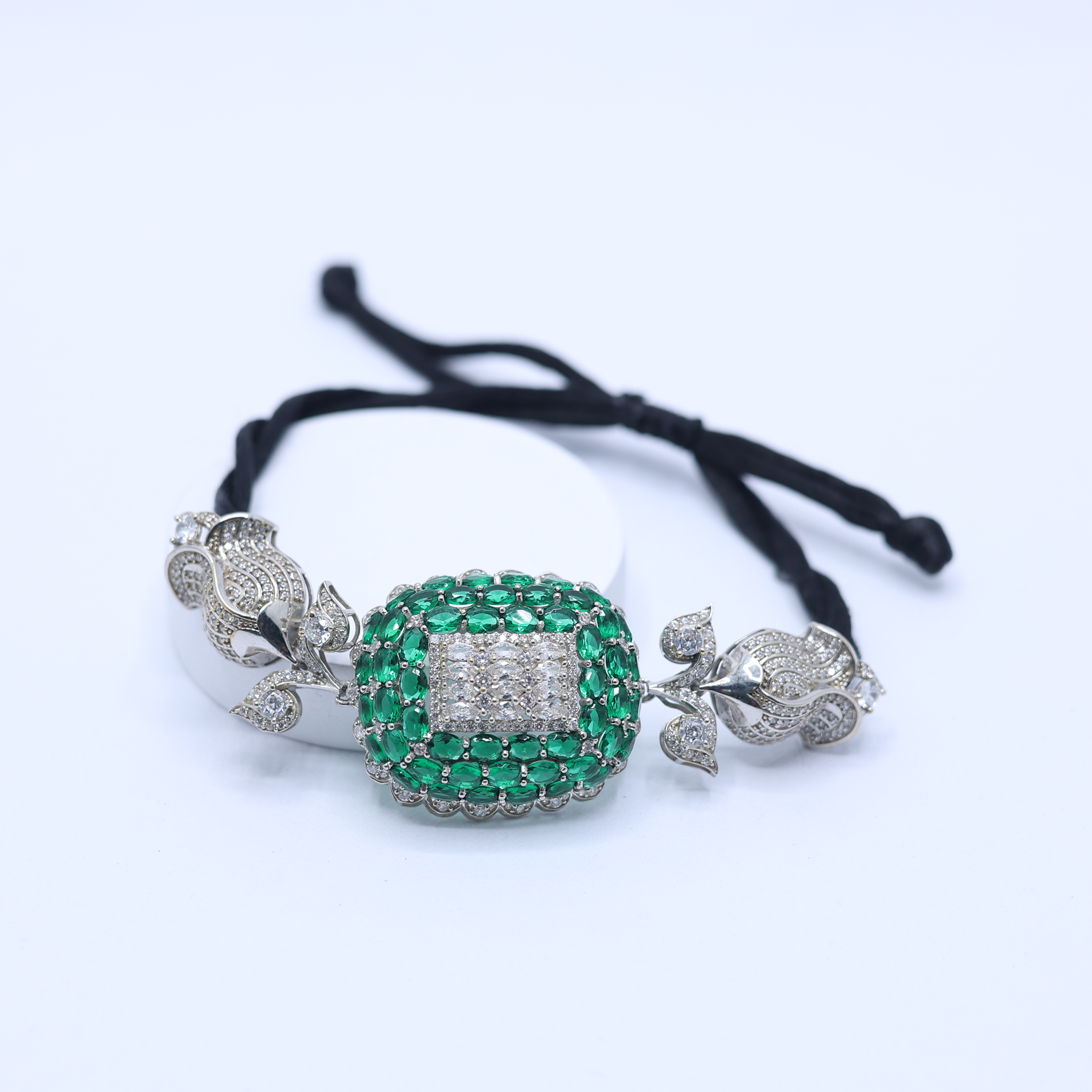 Traditional Emerald Bracelet for Women