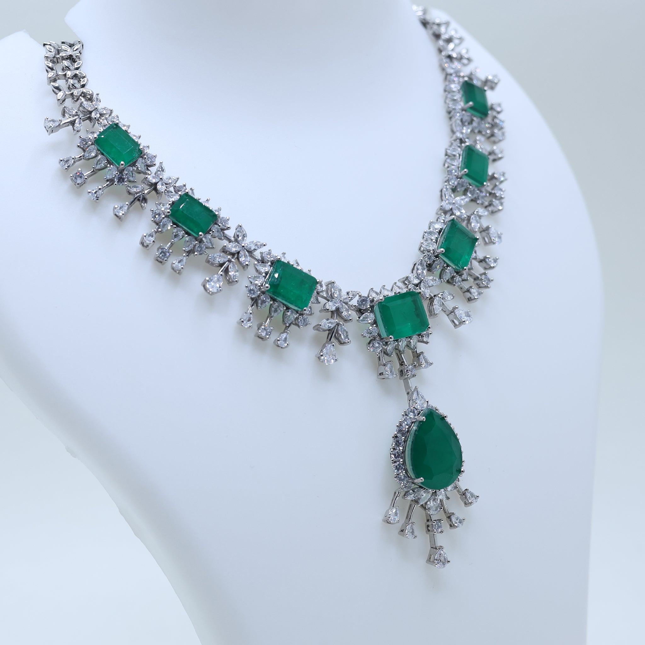 Luxury Emerald Bridal Necklace with Diamonds