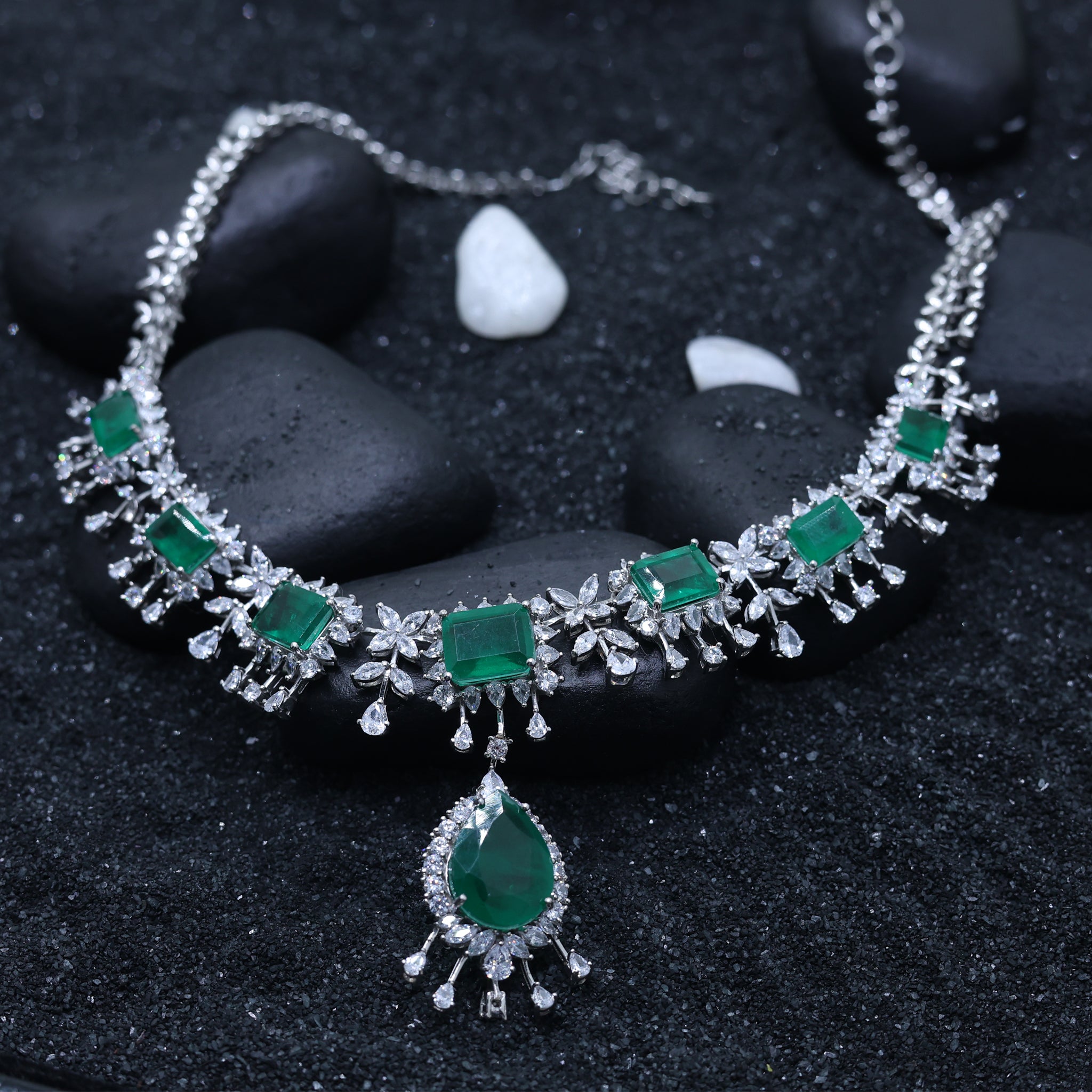Luxury Emerald Bridal Necklace with Diamonds