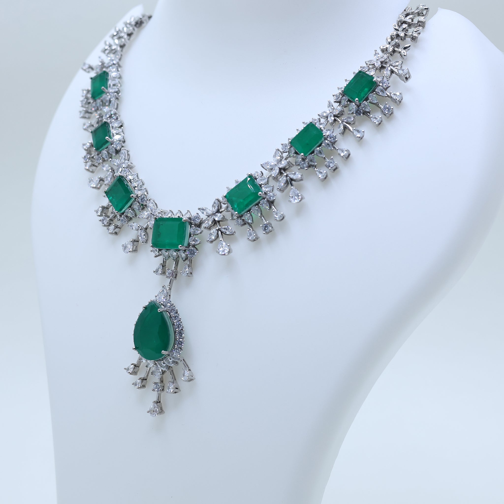 Luxury Emerald Bridal Necklace with Diamonds