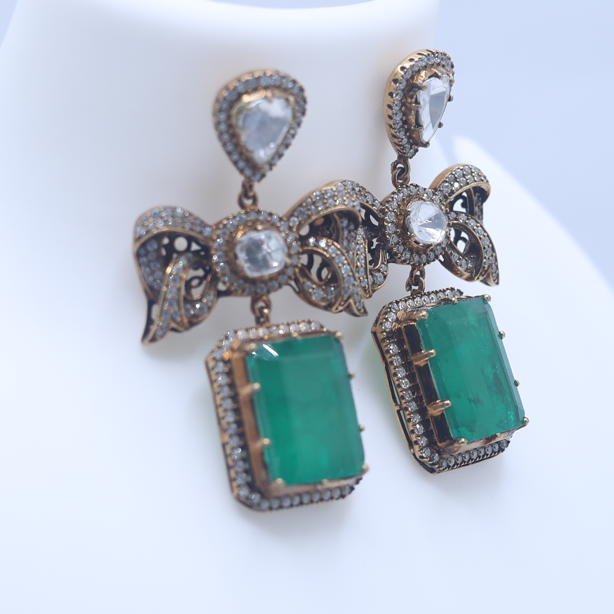 Jhansi Lakshmi Polki Emerald Dangler