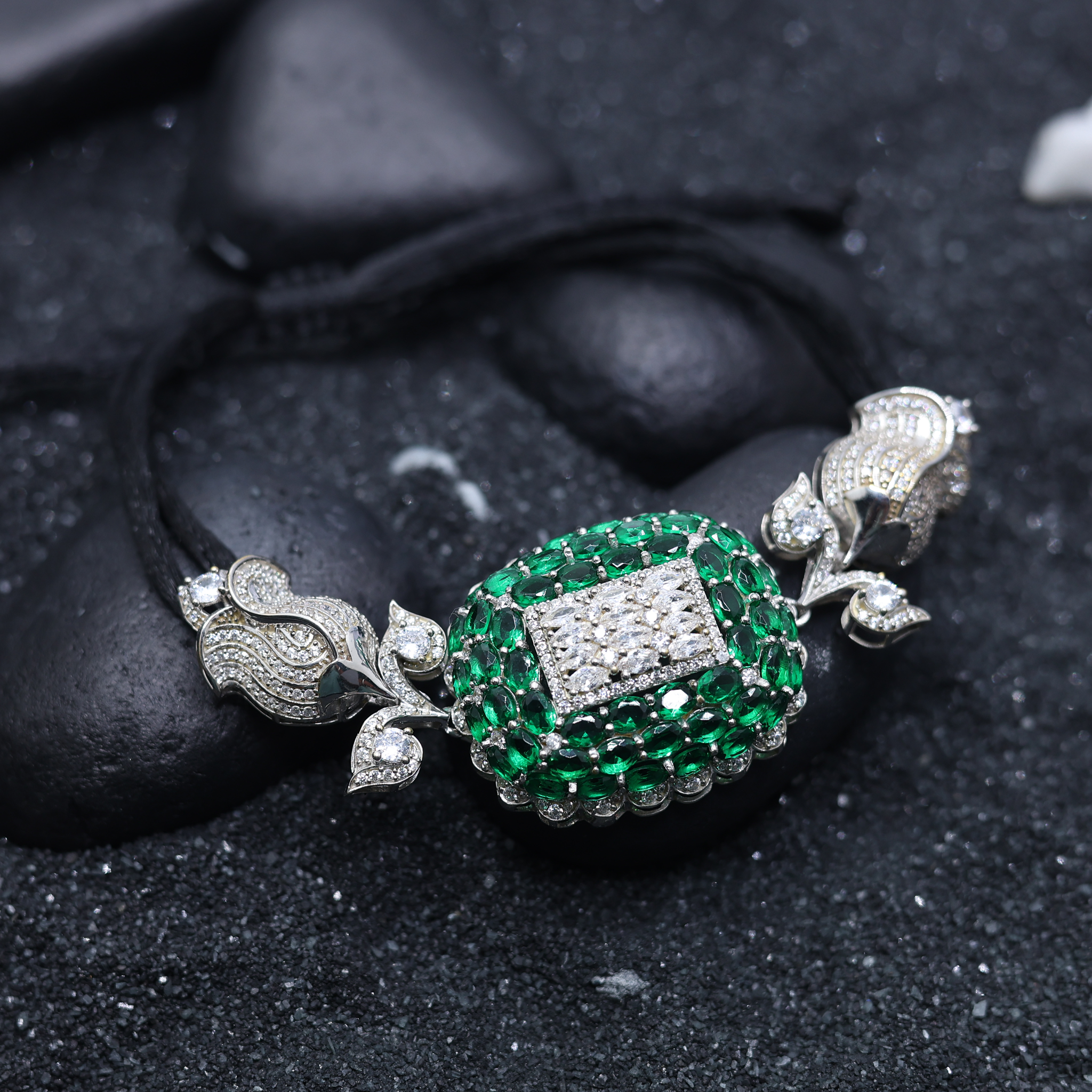 Traditional Emerald Bracelet for Women