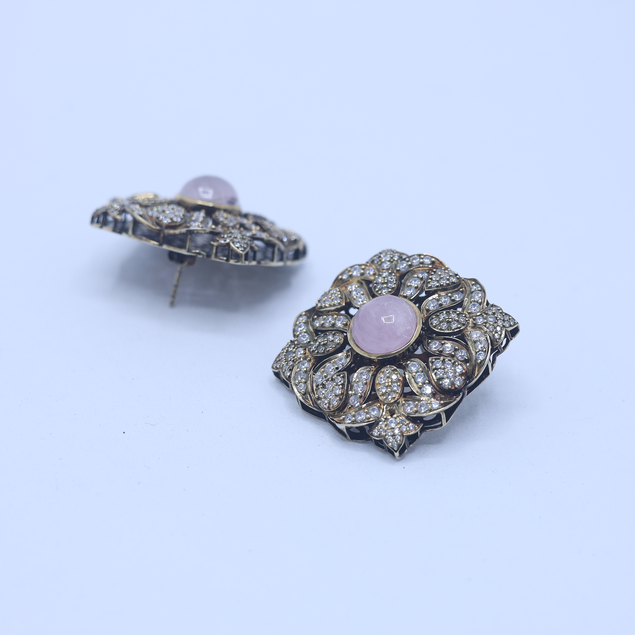 Maharani Devyani Antique Stud