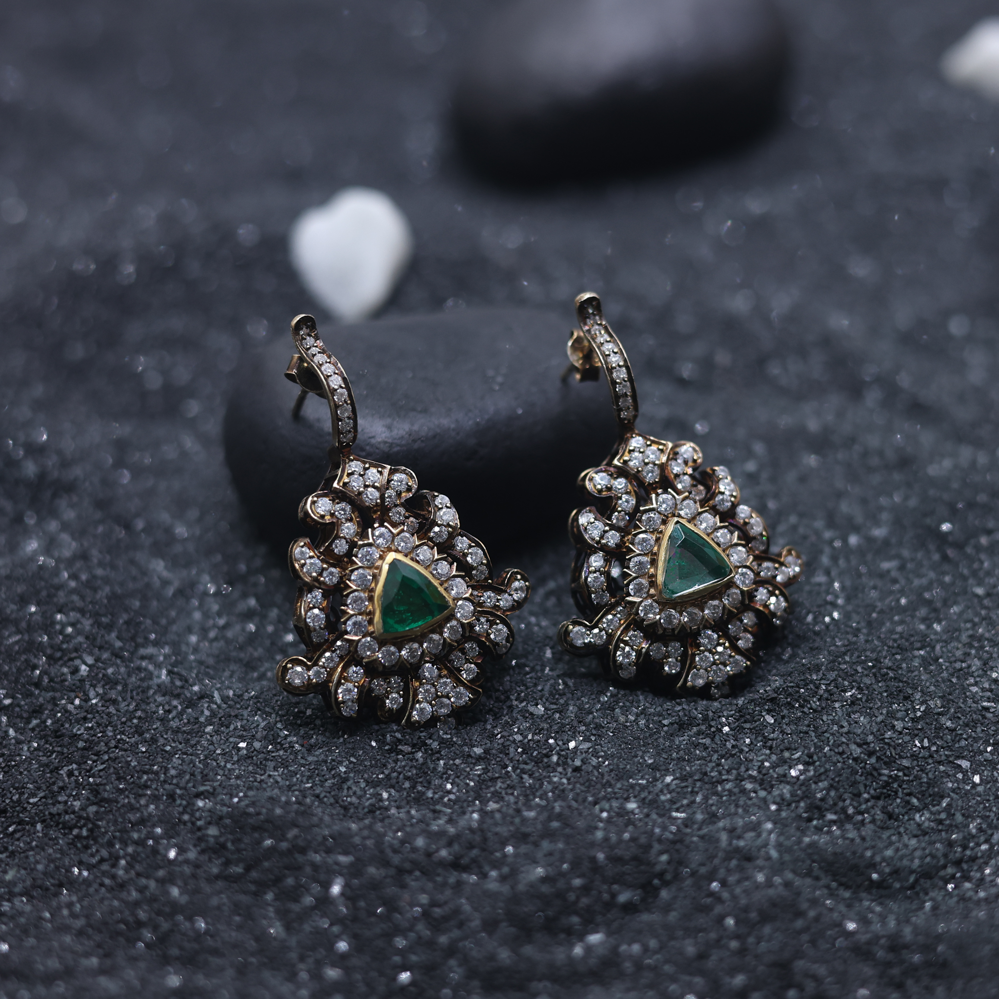 Rani Lakshmi Victory Dangler