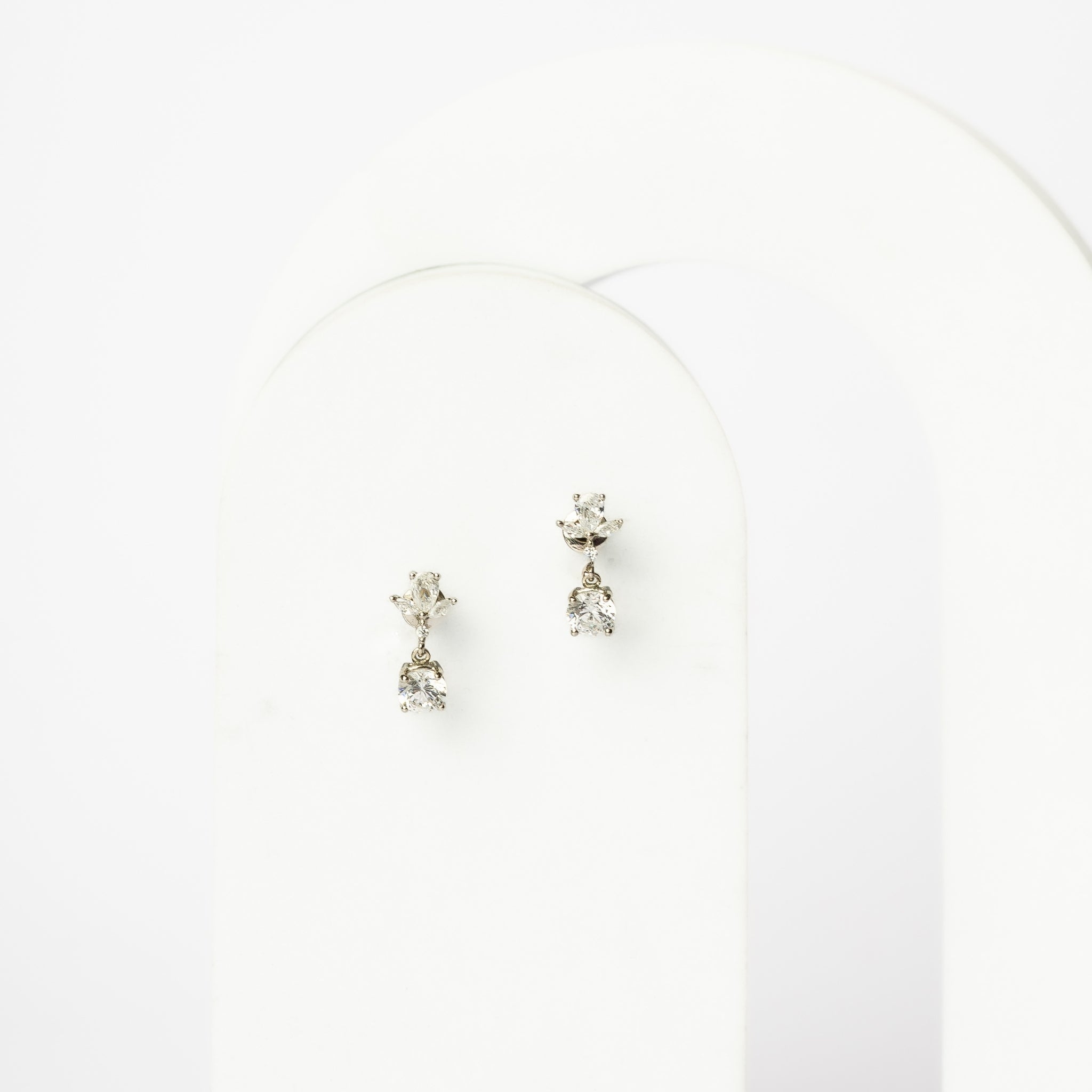 Timeless Topaz Circulets Solitaire Floral White Gold Silver Stud Earring For Woman