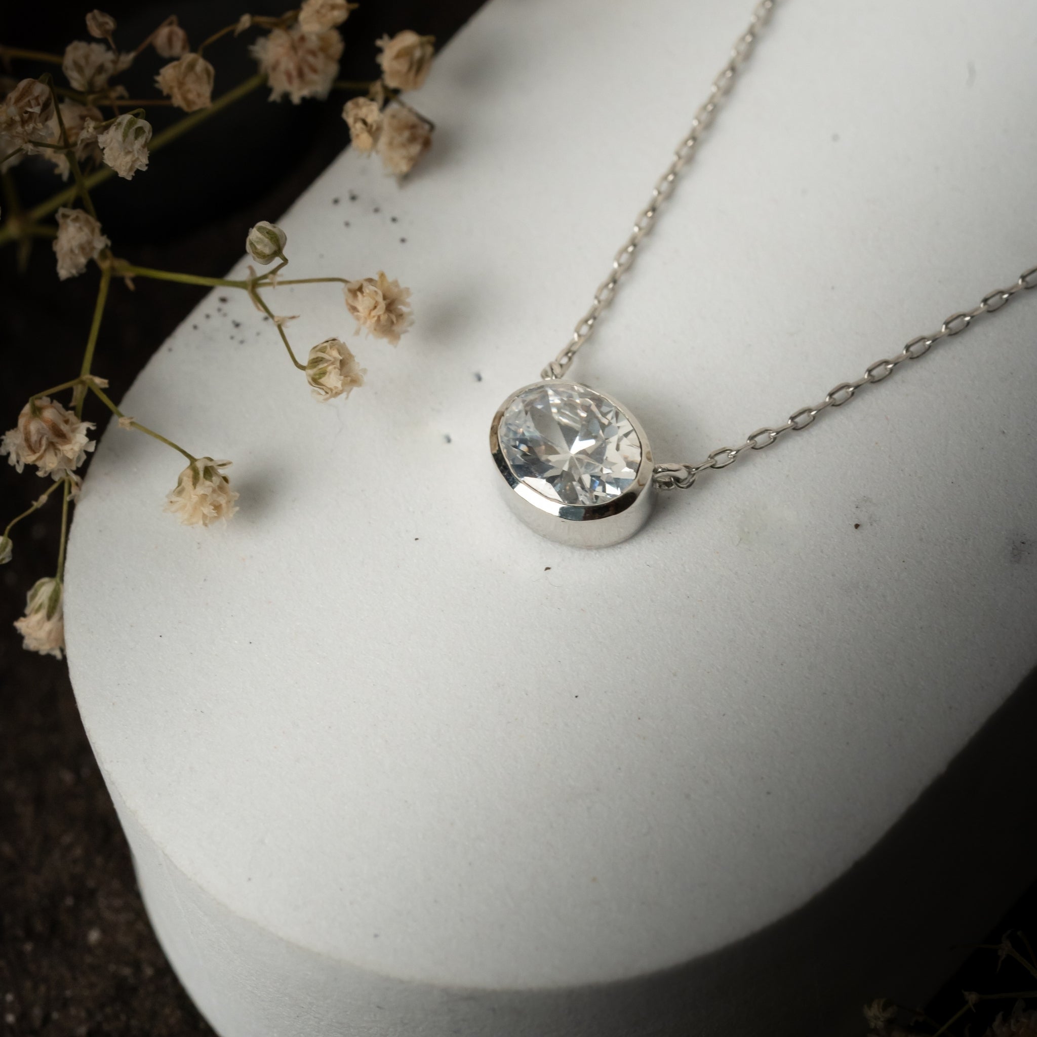 Luxury Bezel Pendant for Women