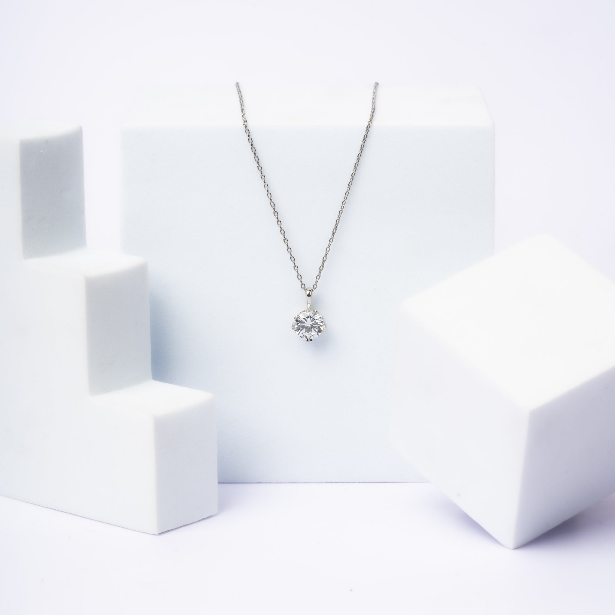 925 Sterling Silver Round Solitaire Pendant AUS-677