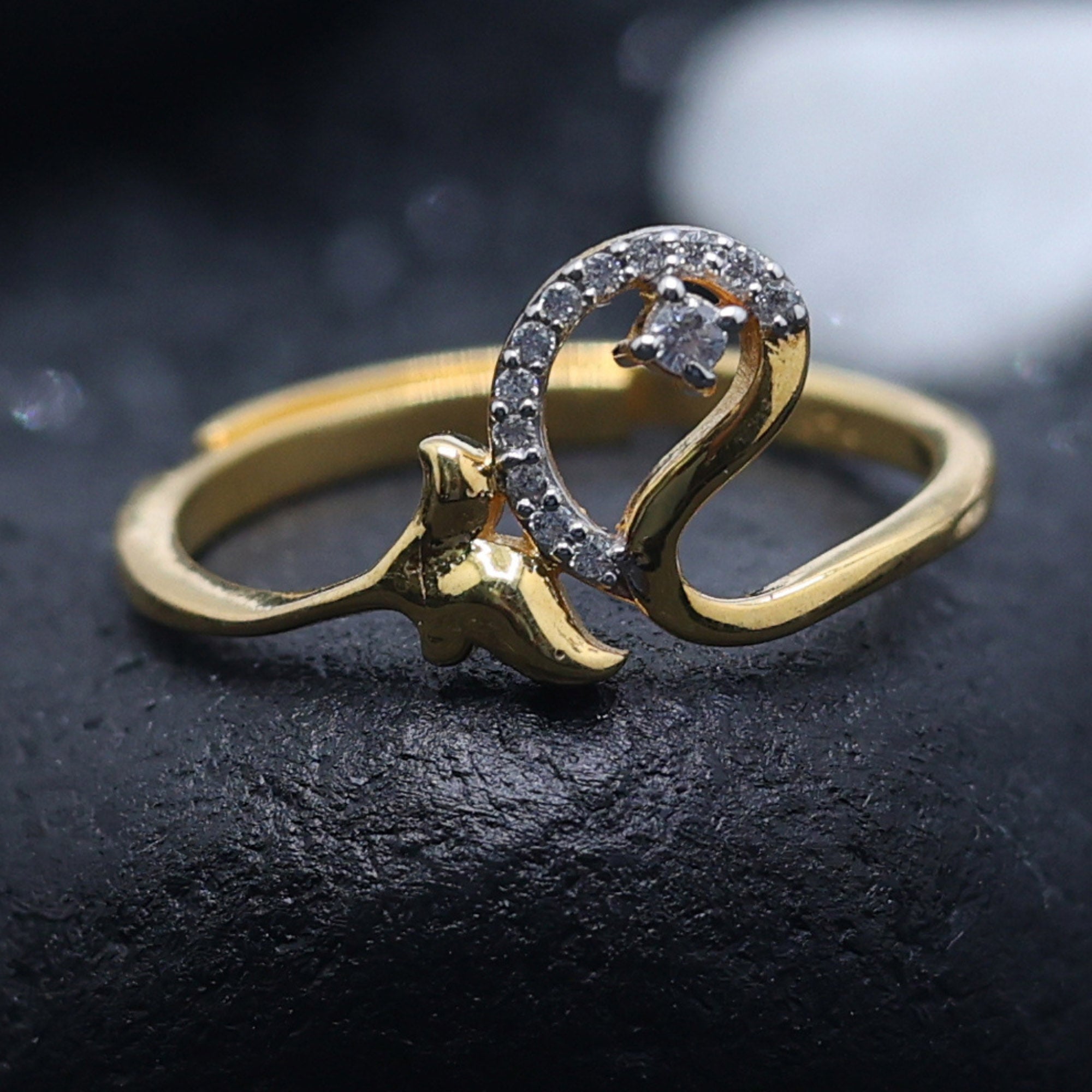 Shining Swirl Diamond Ring