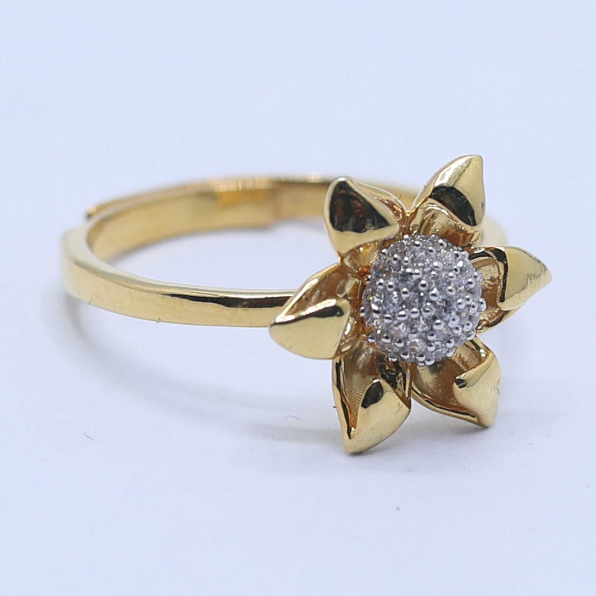 Elegant Floral Diamond Cluster Ring