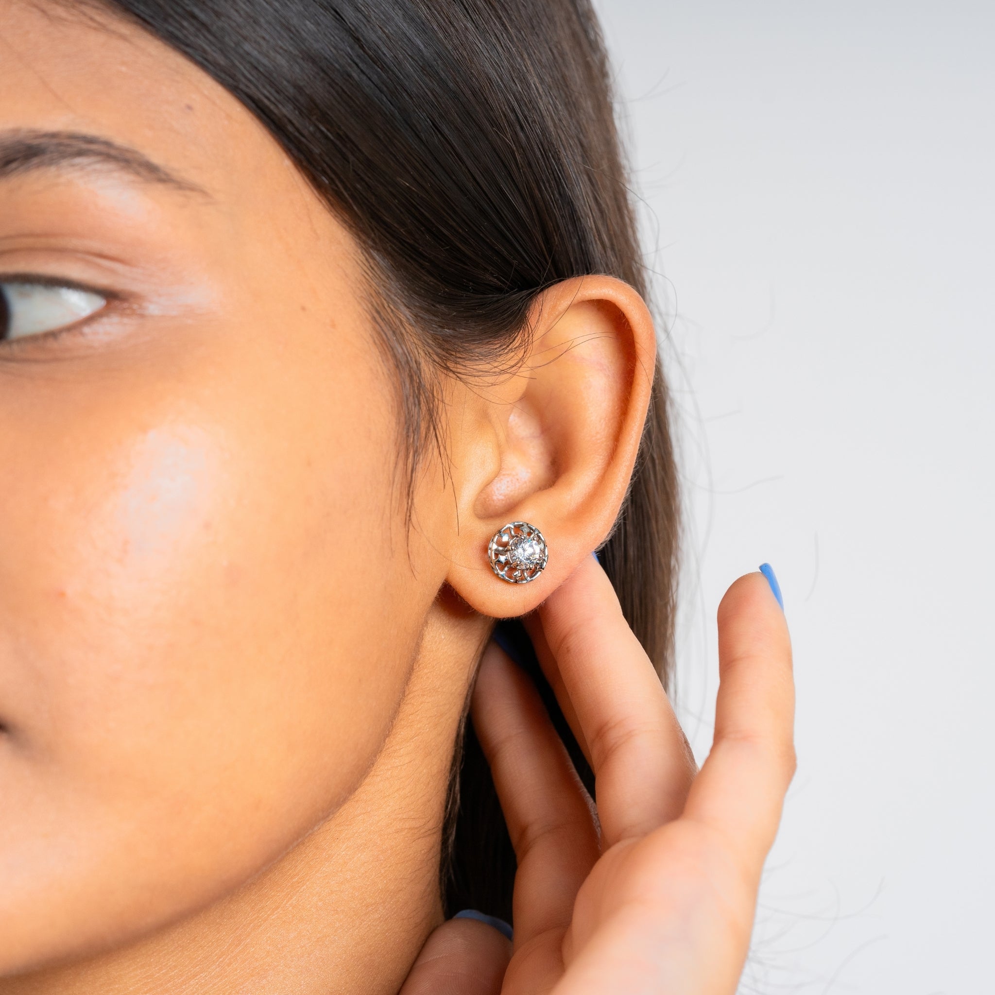 White Gold Adjustable Silver Floral Round Stud Earring For Woman