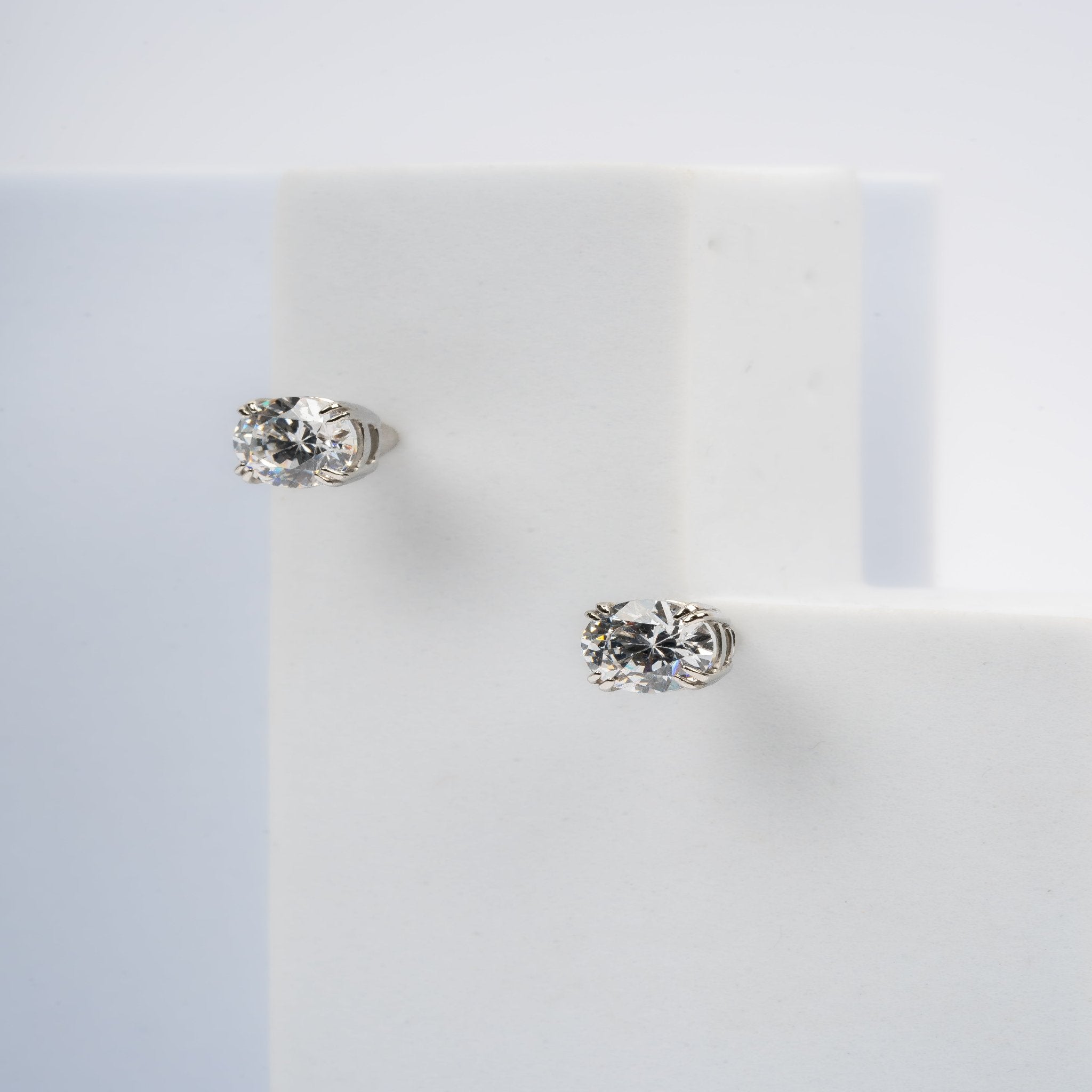 Round Solitaire White Gold Silver Double 4-Prong Claw Earring For Woman