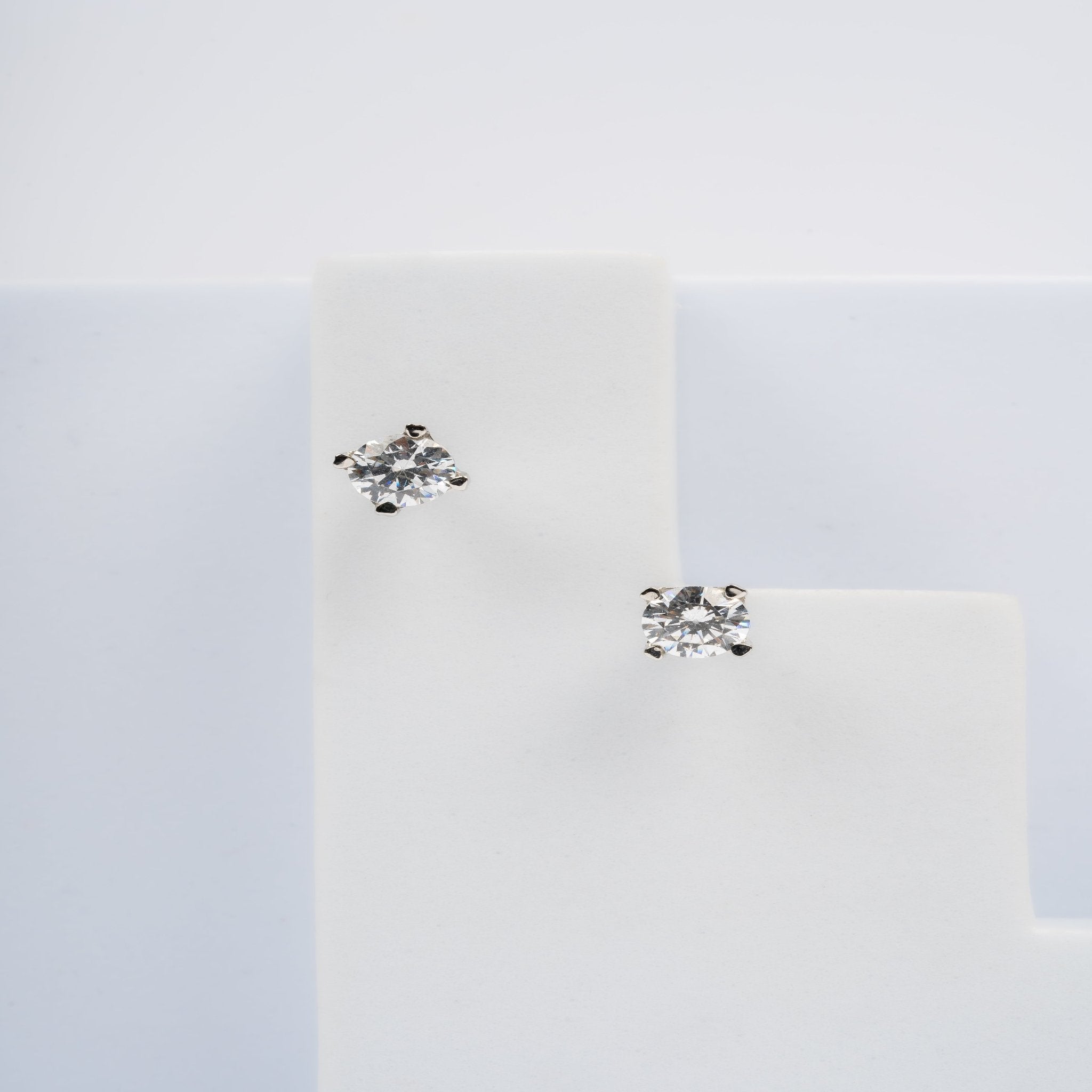 Round Diamond Heart Prong White Gold Silver Romantic Earring For Woman