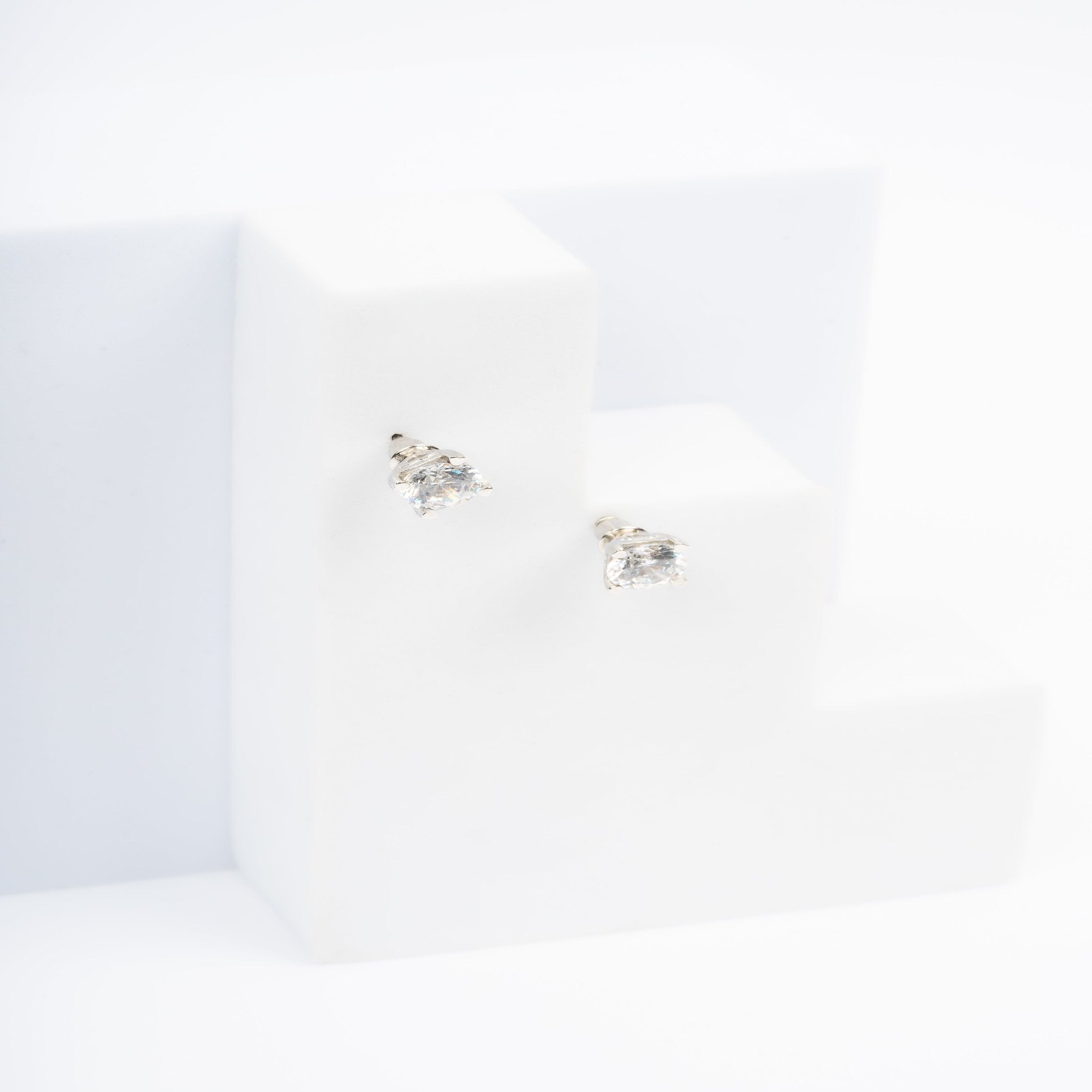 Round Diamond Heart Prong White Gold Silver Romantic Earring For Woman