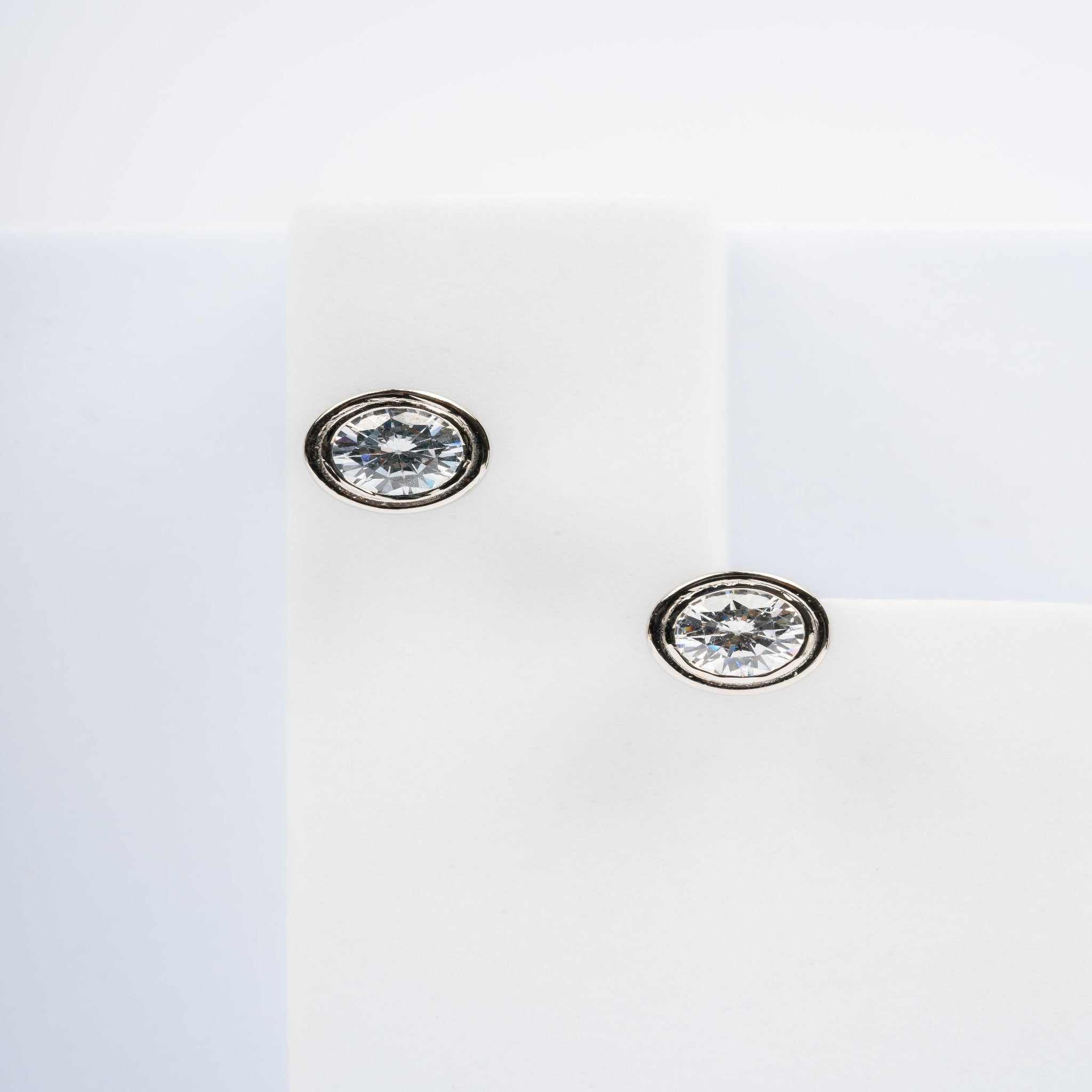 Timeless Round Solitaire White Gold Silver Bezel-Set Earring For Woman