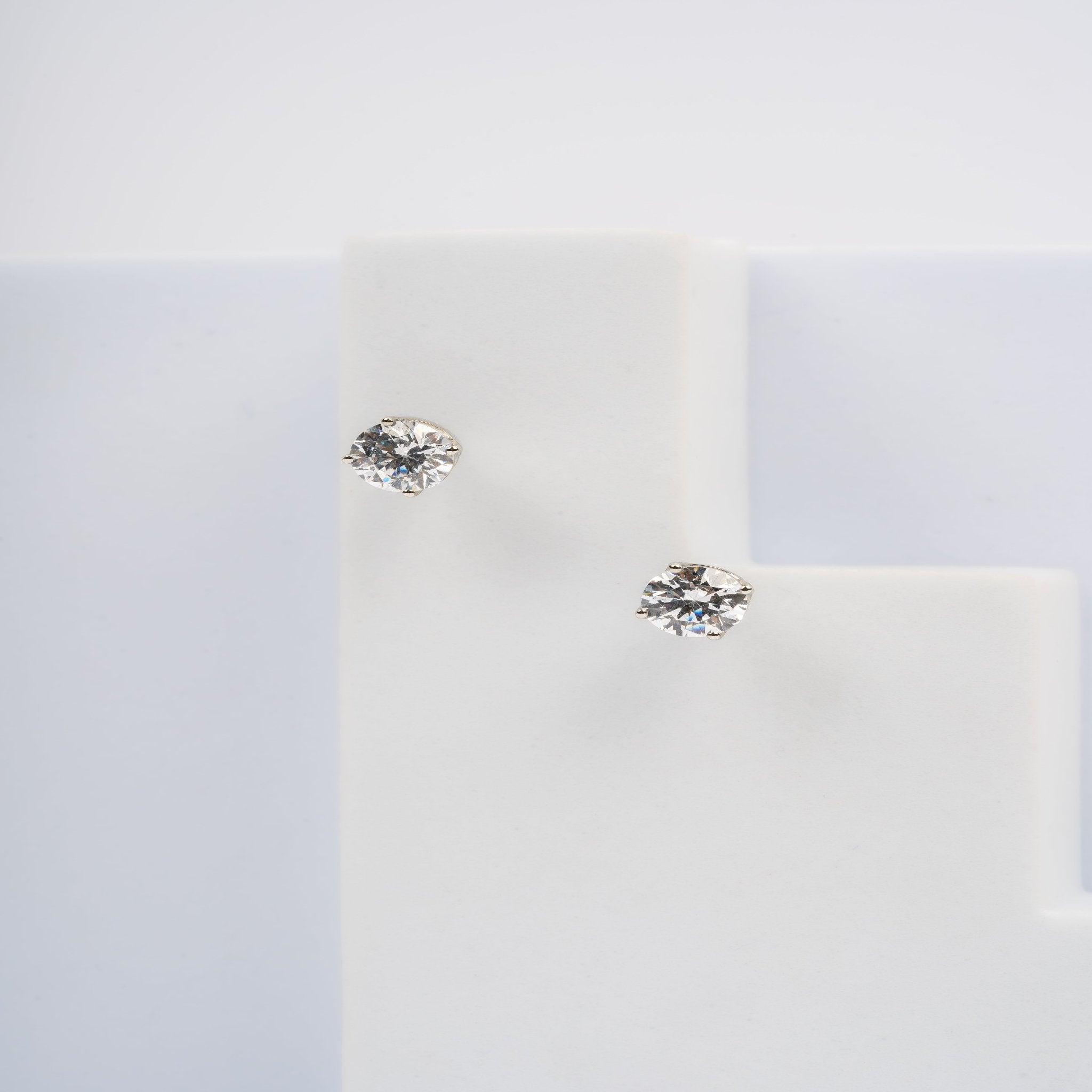 Elegance Round Solitaire White Gold Silver Prong-Set Earring For Woman