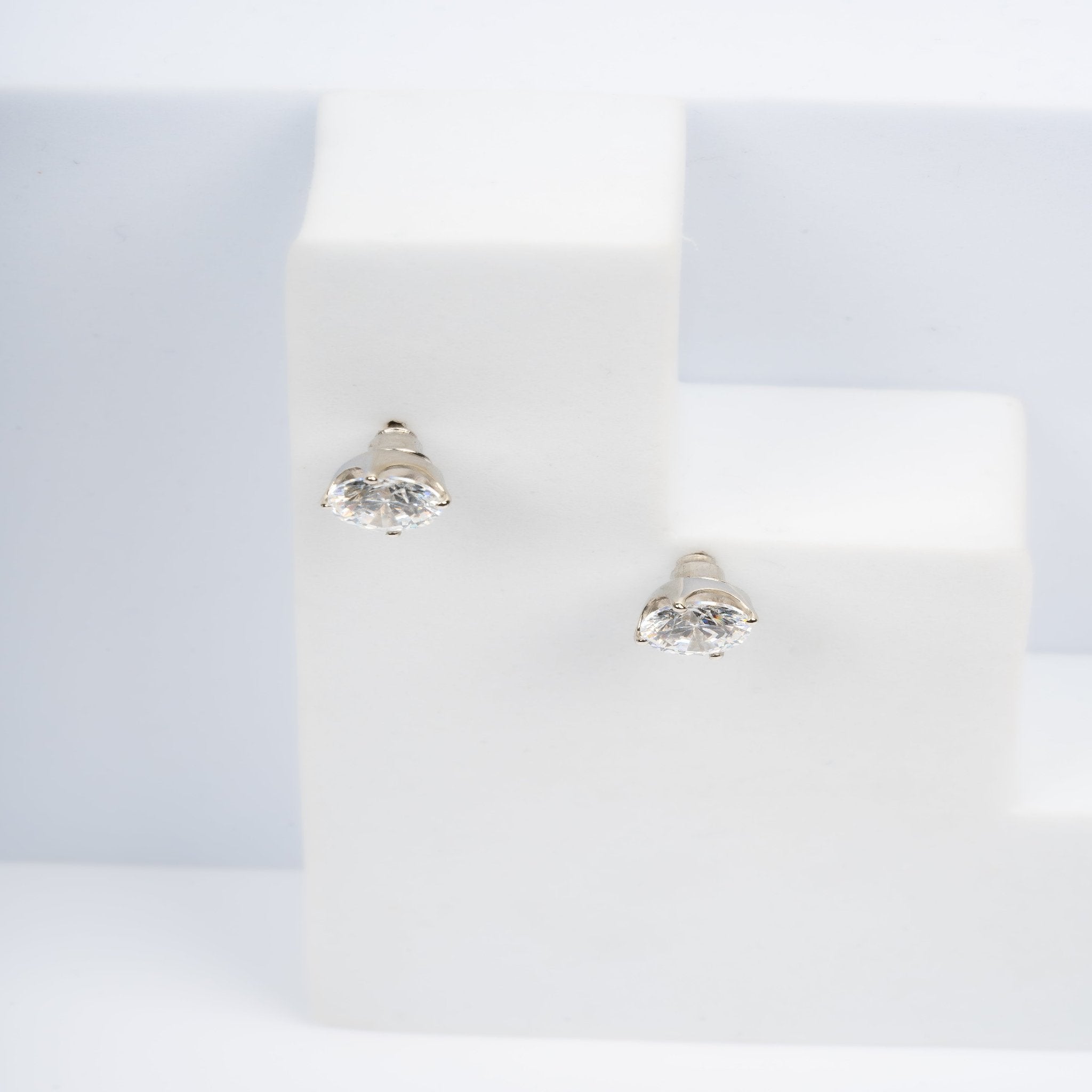 Elegance Round Solitaire White Gold Silver Prong-Set Earring For Woman