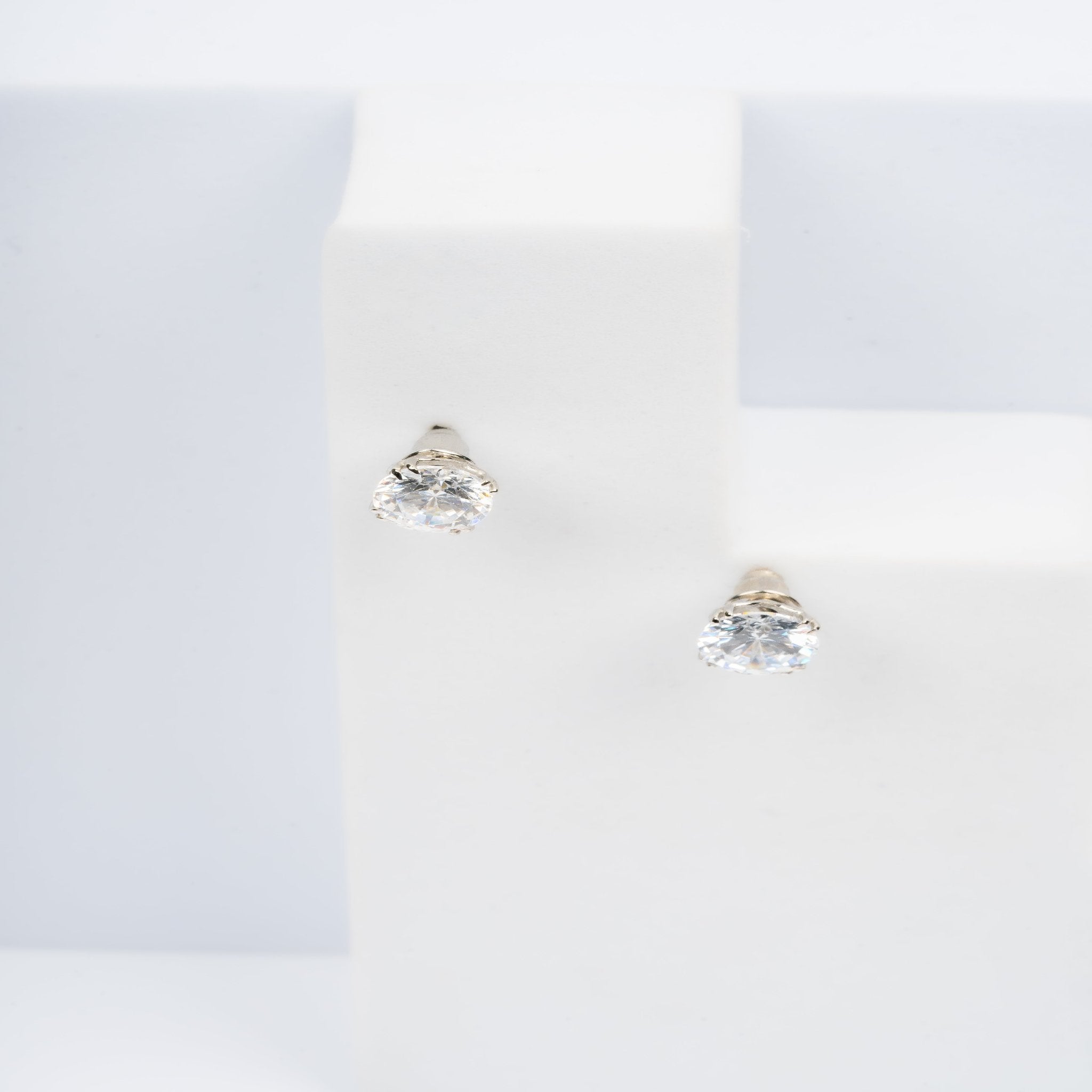 Round Solitaire White Gold Silver Double 4-Prong Claw Earring For Woman