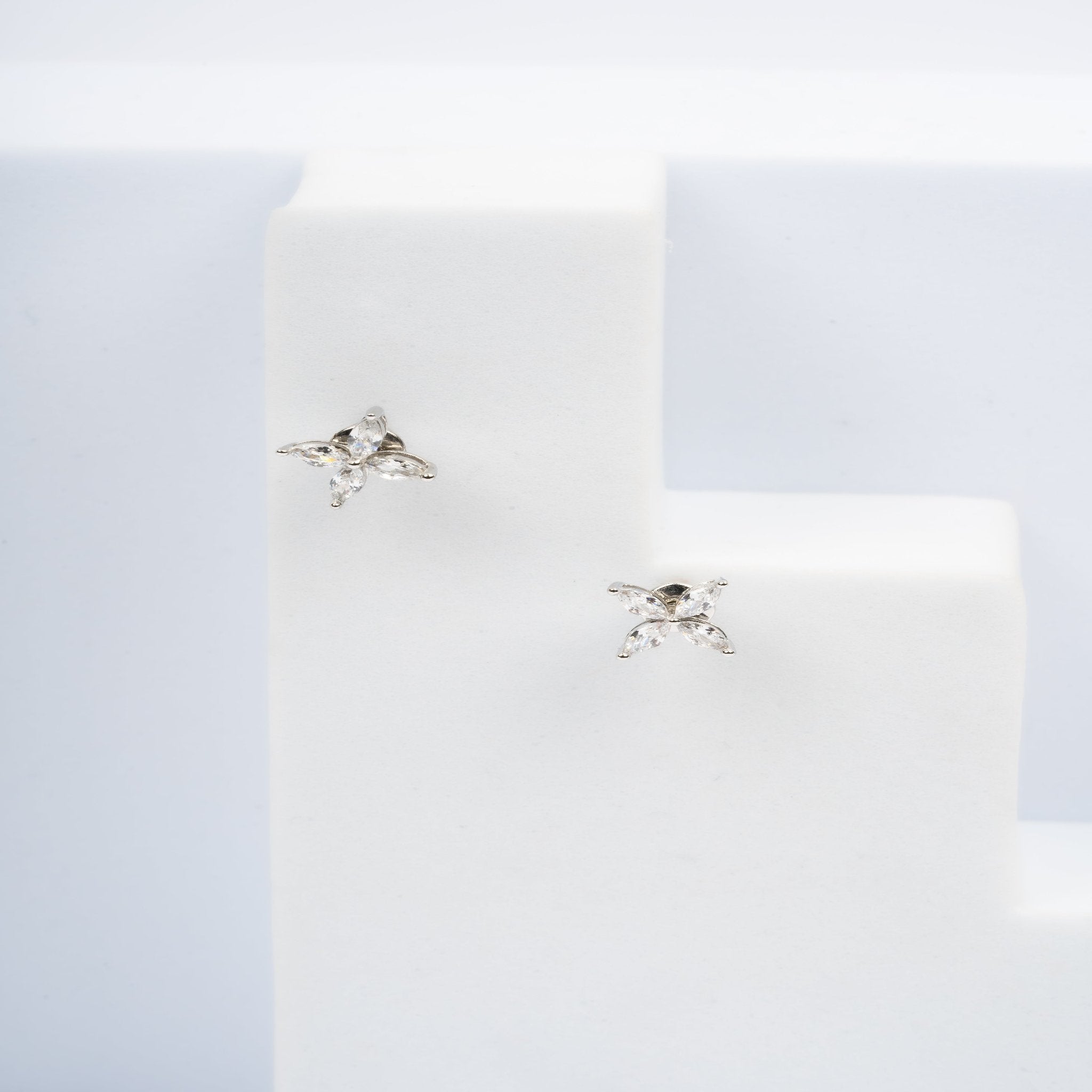 Dainty Flower-Inspired White Gold Silver Marquise-Cut Earring For Woman