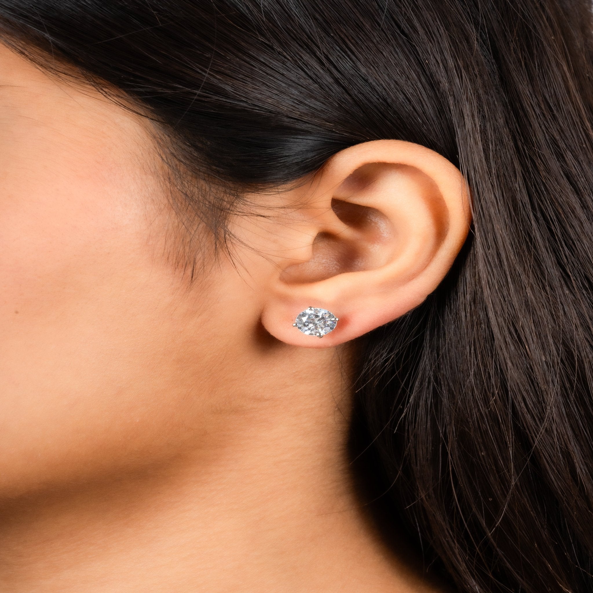 Elegance Round Solitaire White Gold Silver Prong-Set Earring For Woman