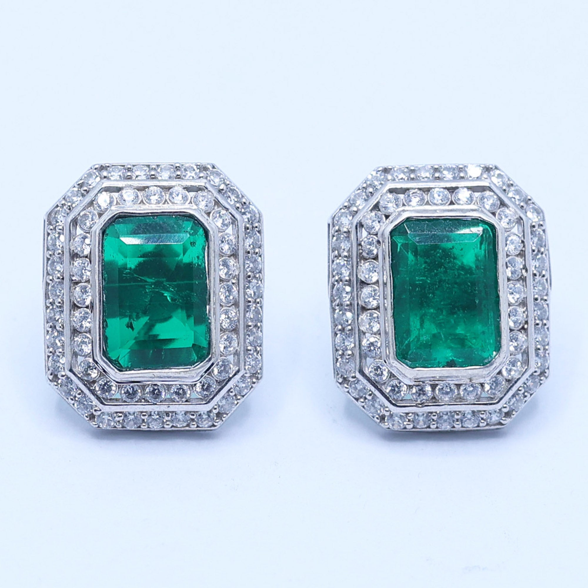 Princess Amrapali Glow Stud