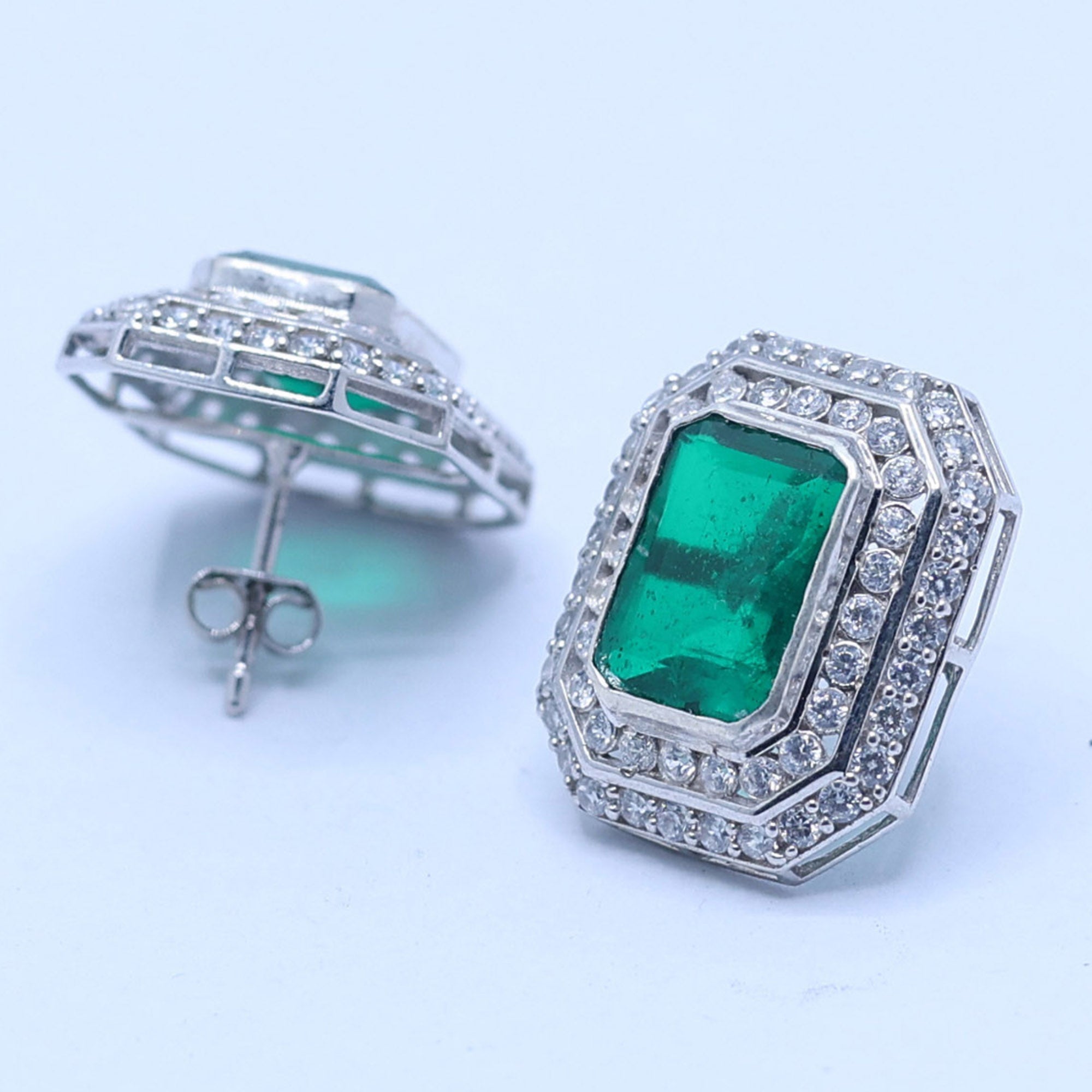 Princess Amrapali Glow Stud