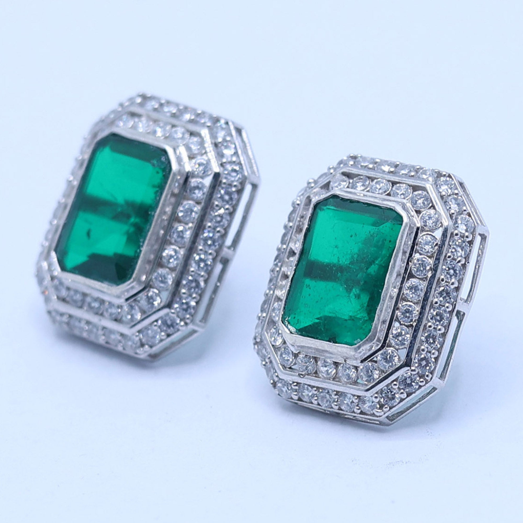 Princess Amrapali Glow Stud