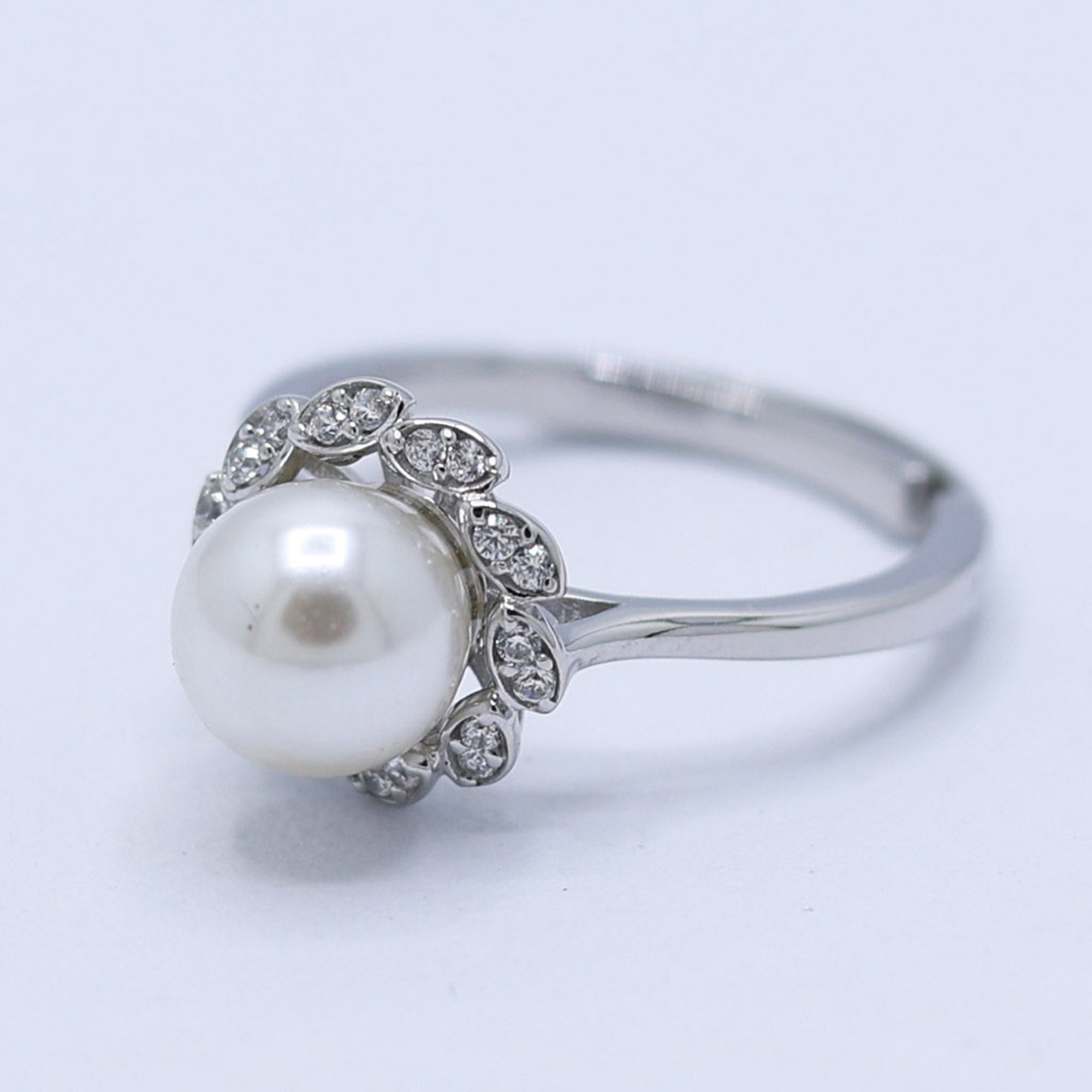 Elegant Pearl Petal Halo Ring