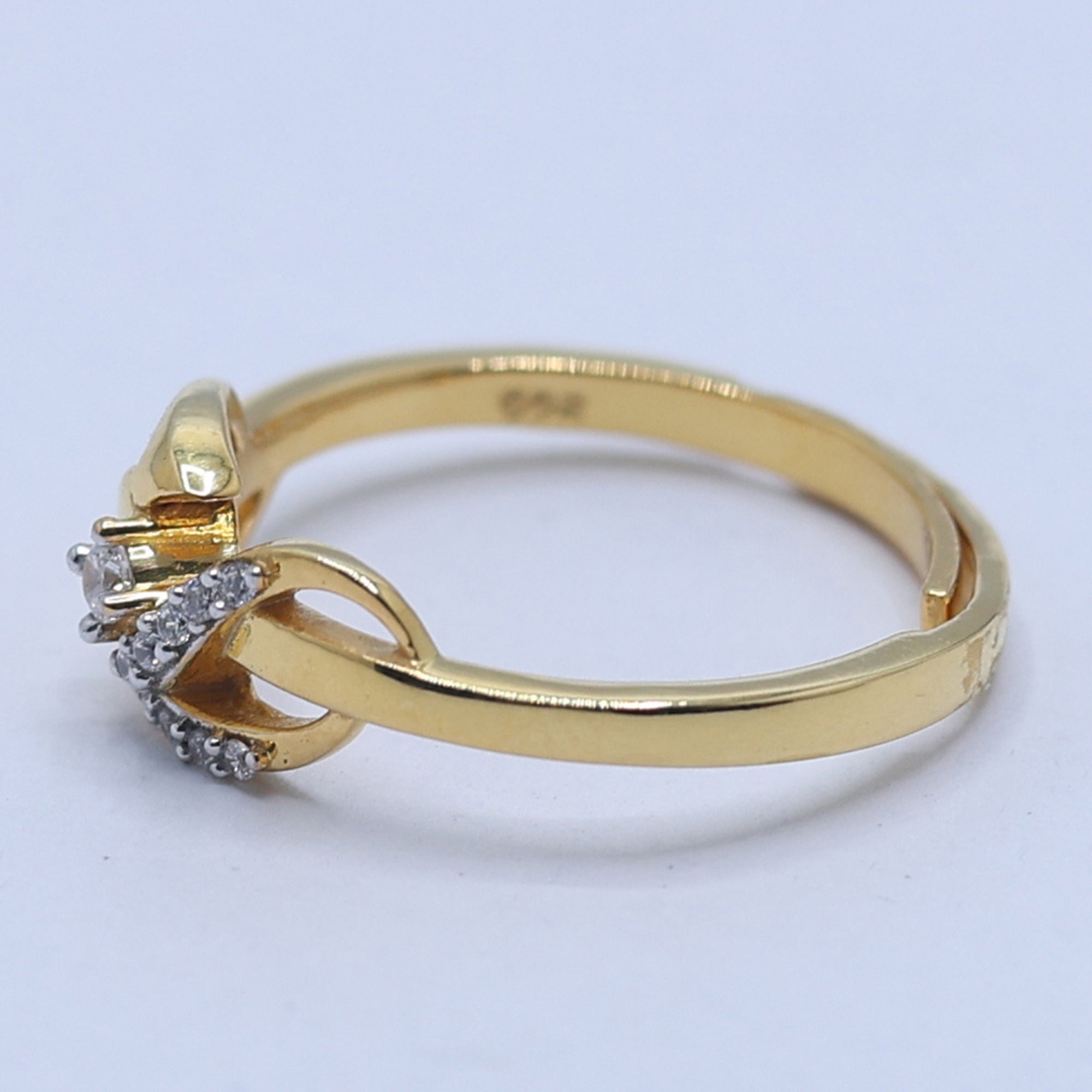 Wave Design Ring in Gold Plating