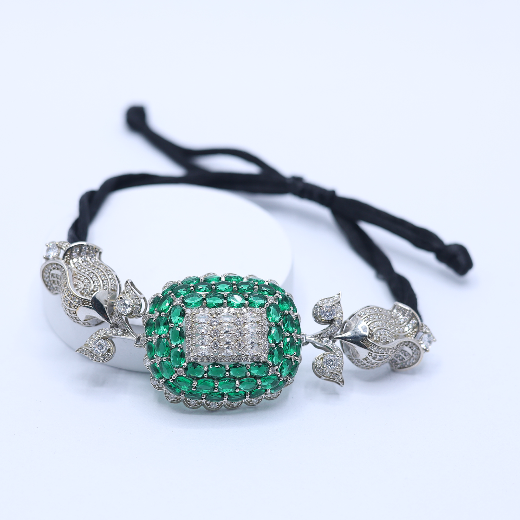 Royal Emerald Halo Diamond Bracelet