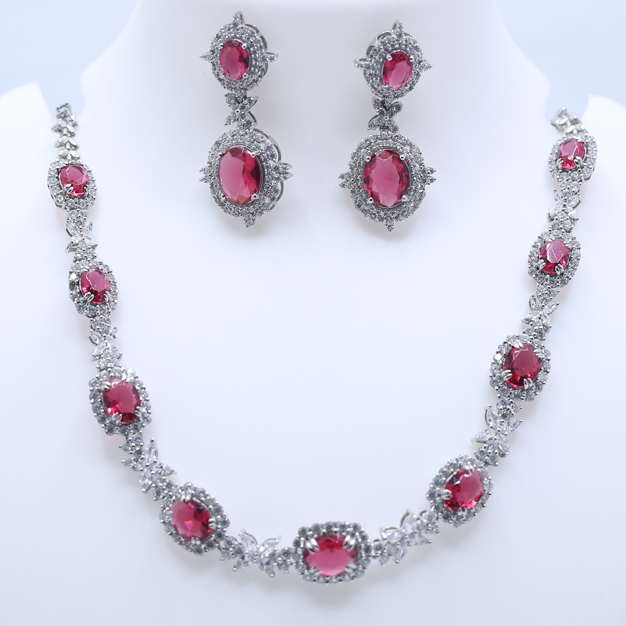 Queen Ruby Royal Elegance Necklace Set