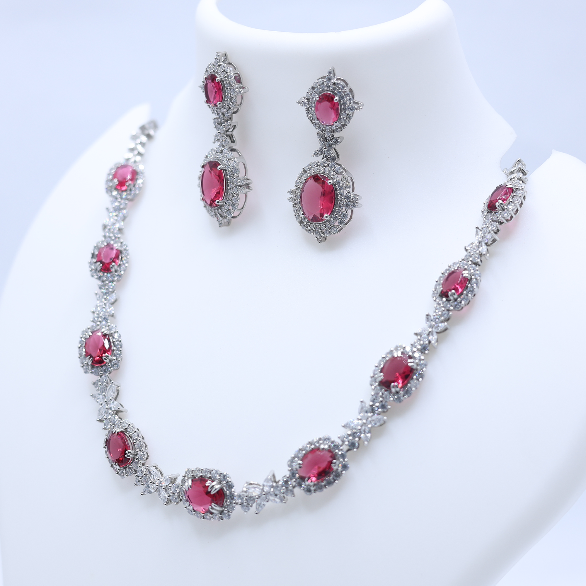 Queen Ruby Royal Elegance Necklace Set
