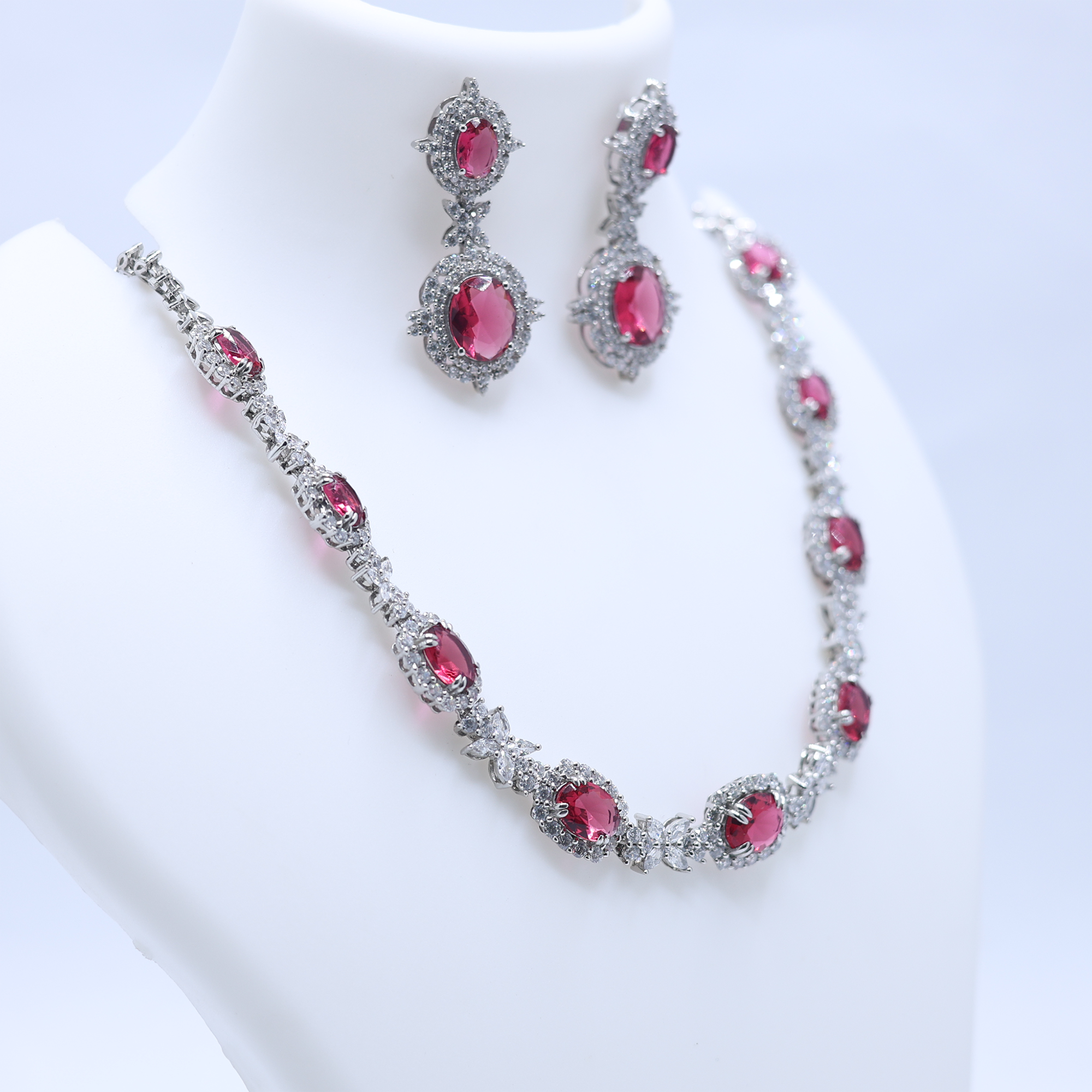 Queen Ruby Royal Elegance Necklace Set