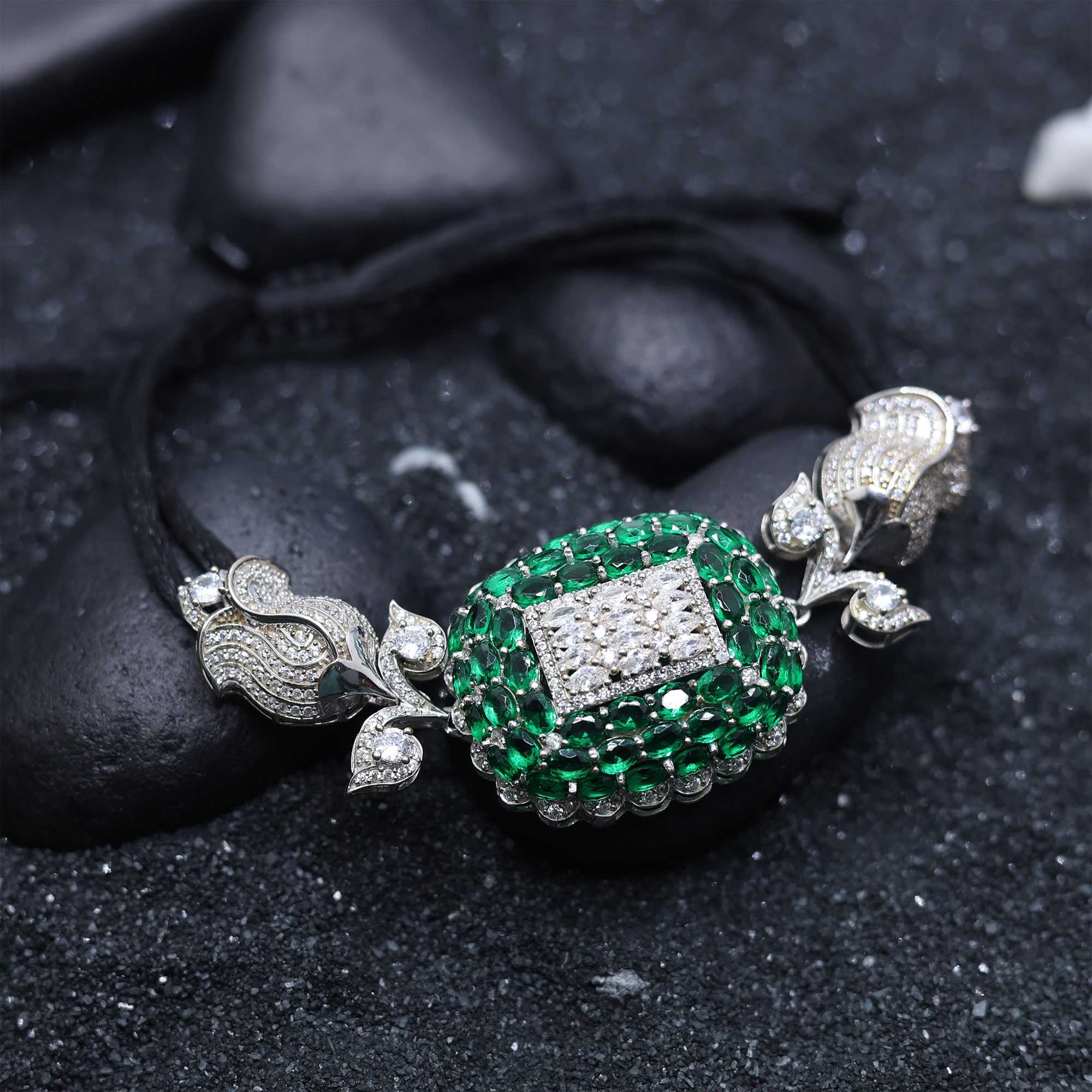 Royal Emerald Halo Diamond Bracelet