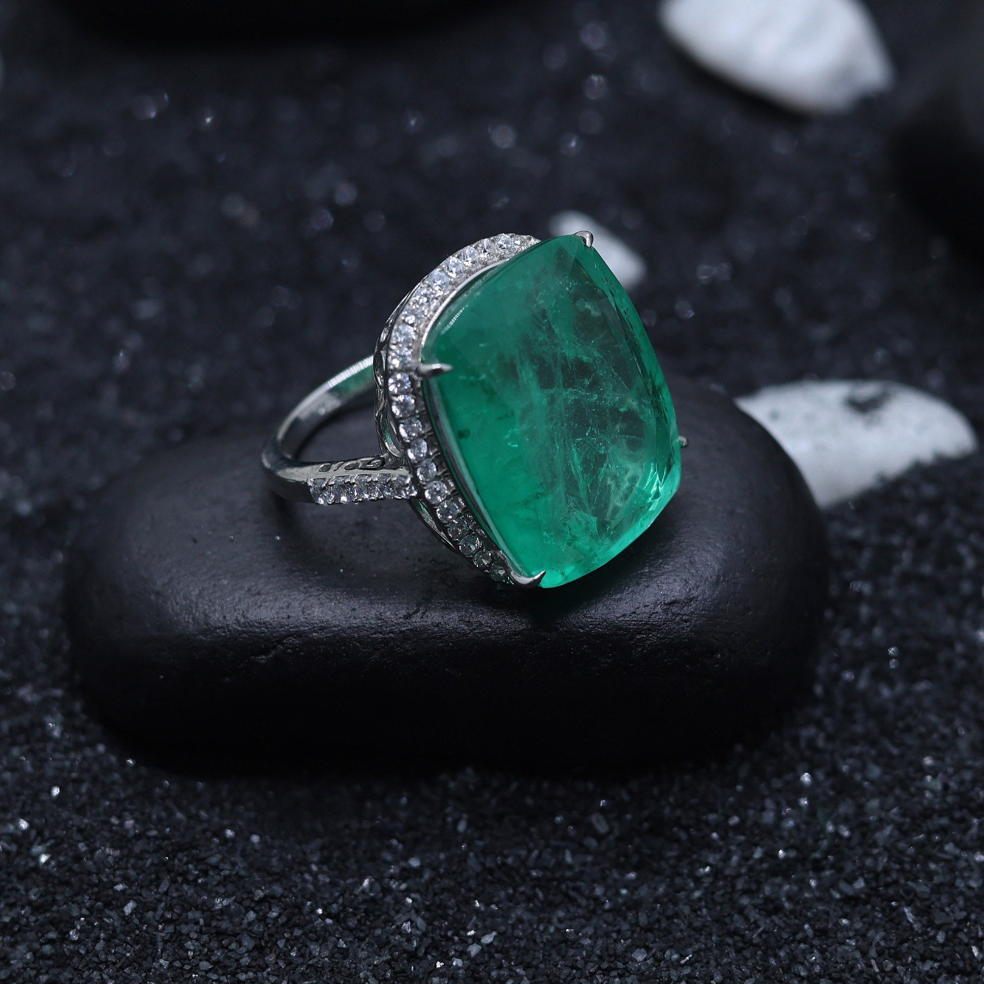 Mystic Emerald Grandeur Ring