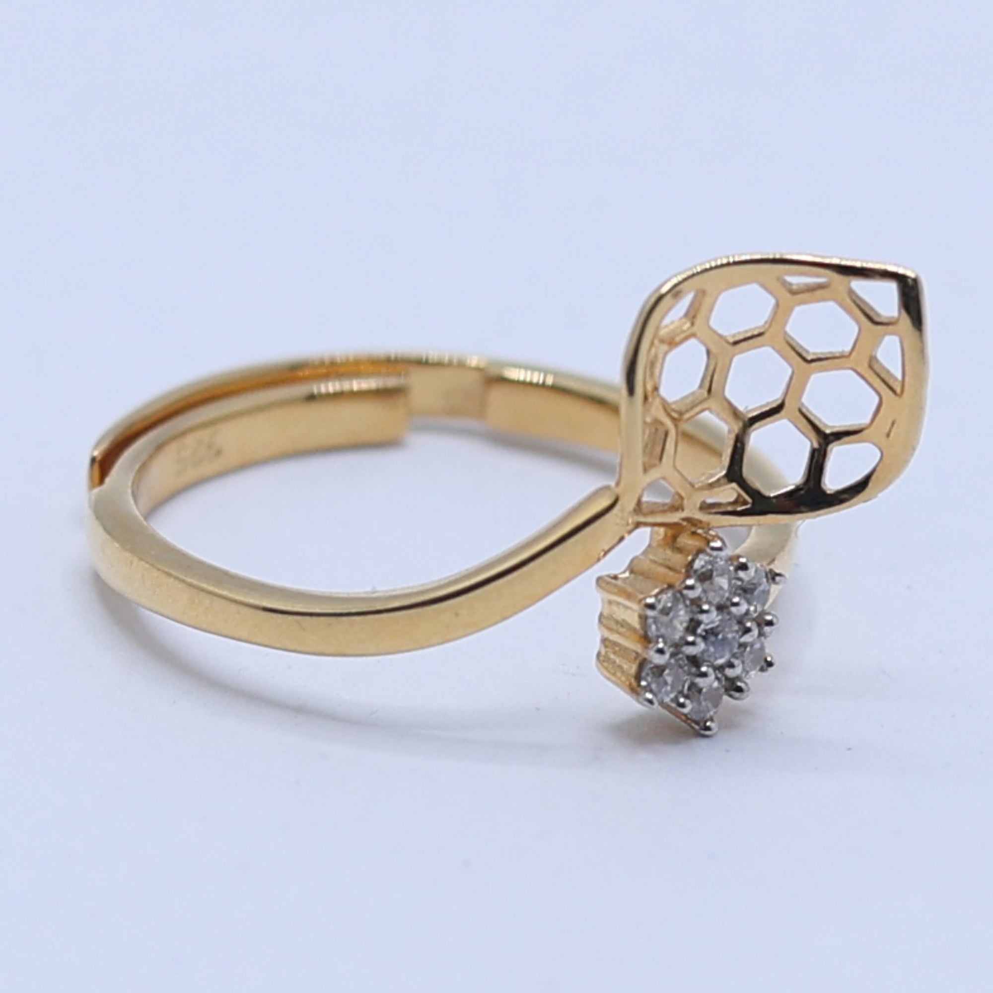 Elegant Leaf Design Honeycomb Ring