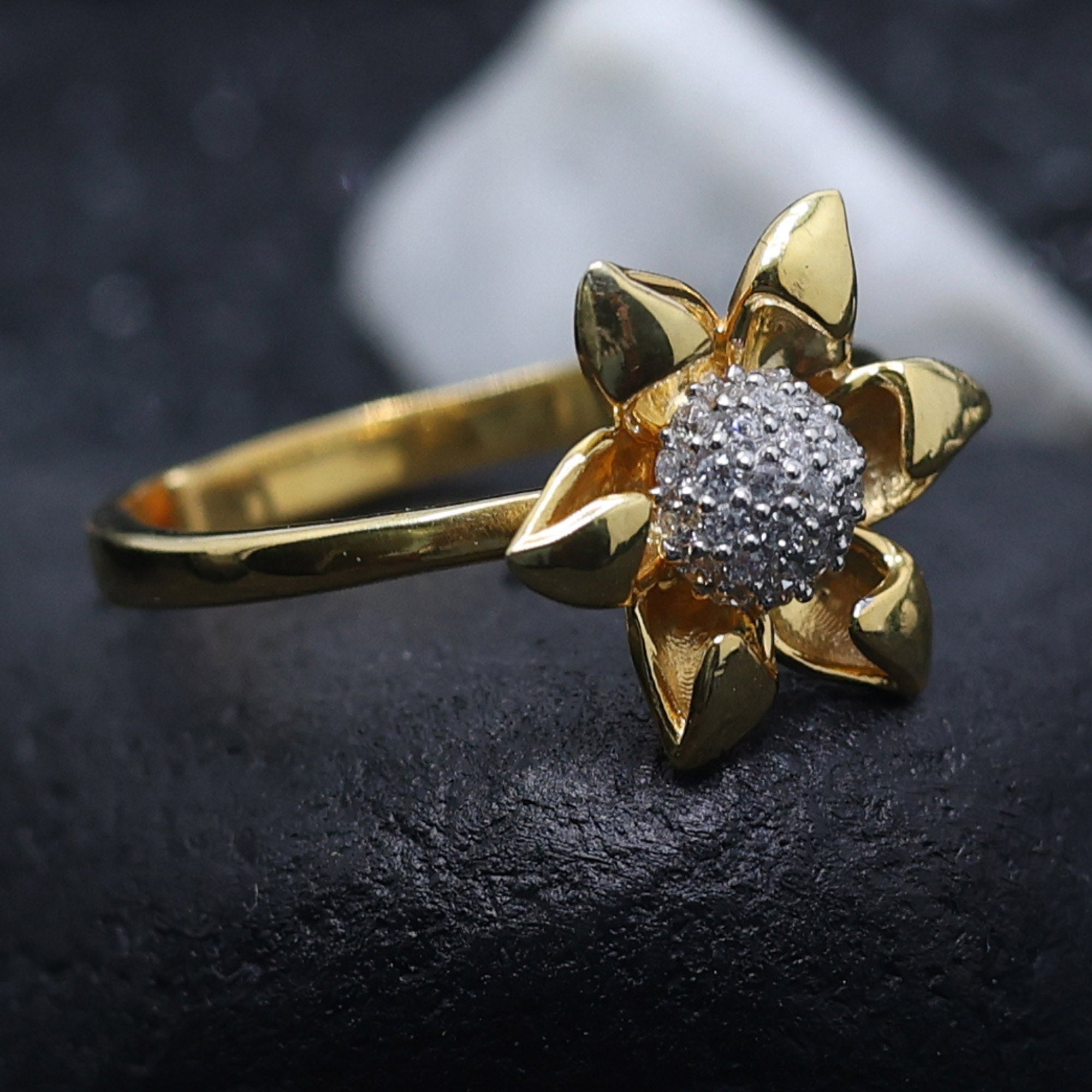 Elegant Floral Diamond Cluster Ring