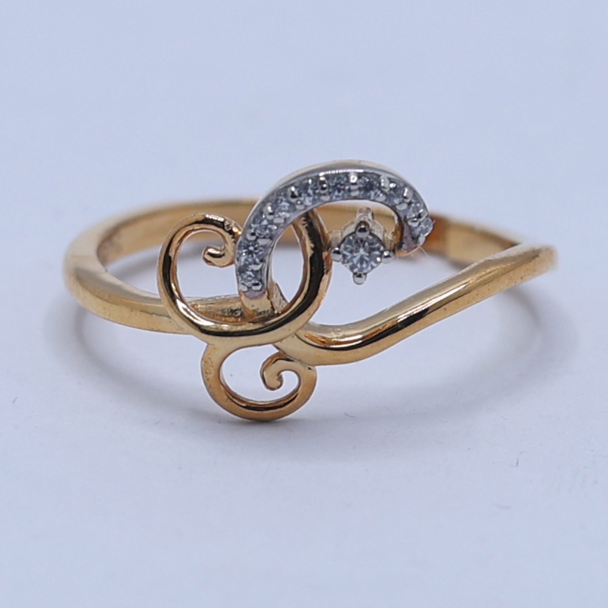 Elegant Curved Swirl Ring