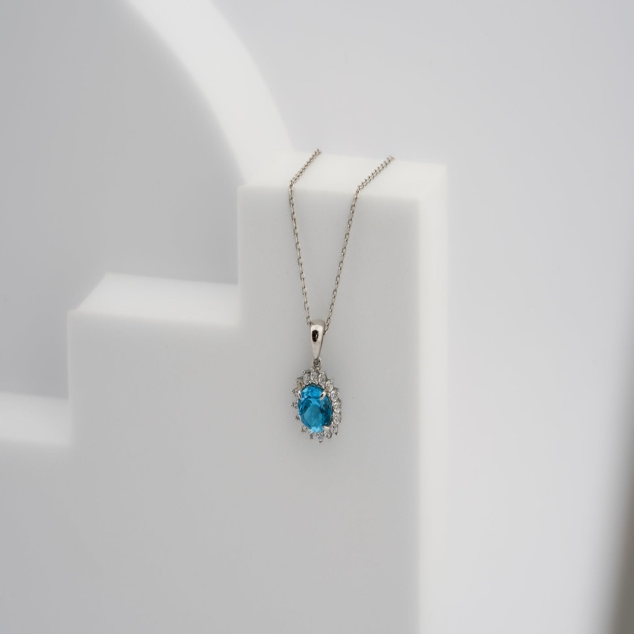 925 Sterling Silver Elegant Blue Topaz Pendant Set AUS-1077