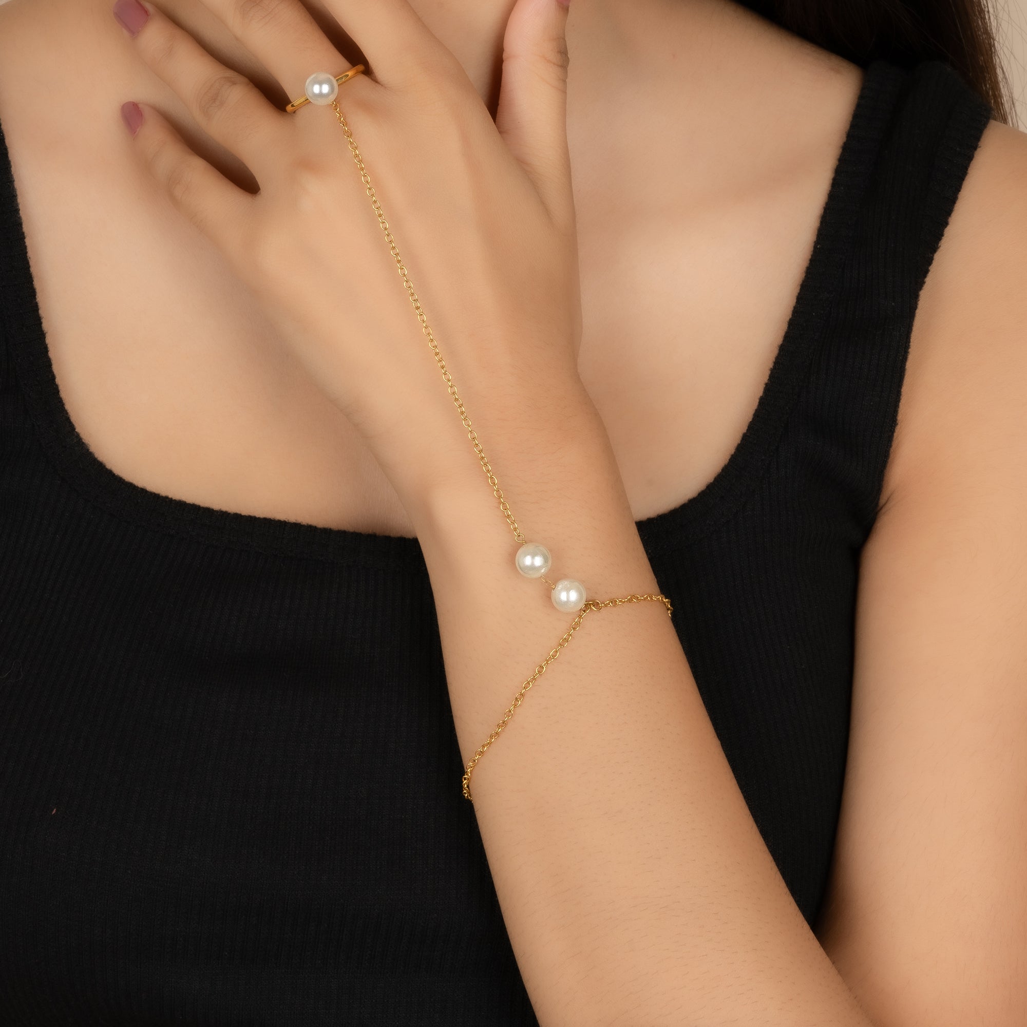 Pearl Finger Bracelet