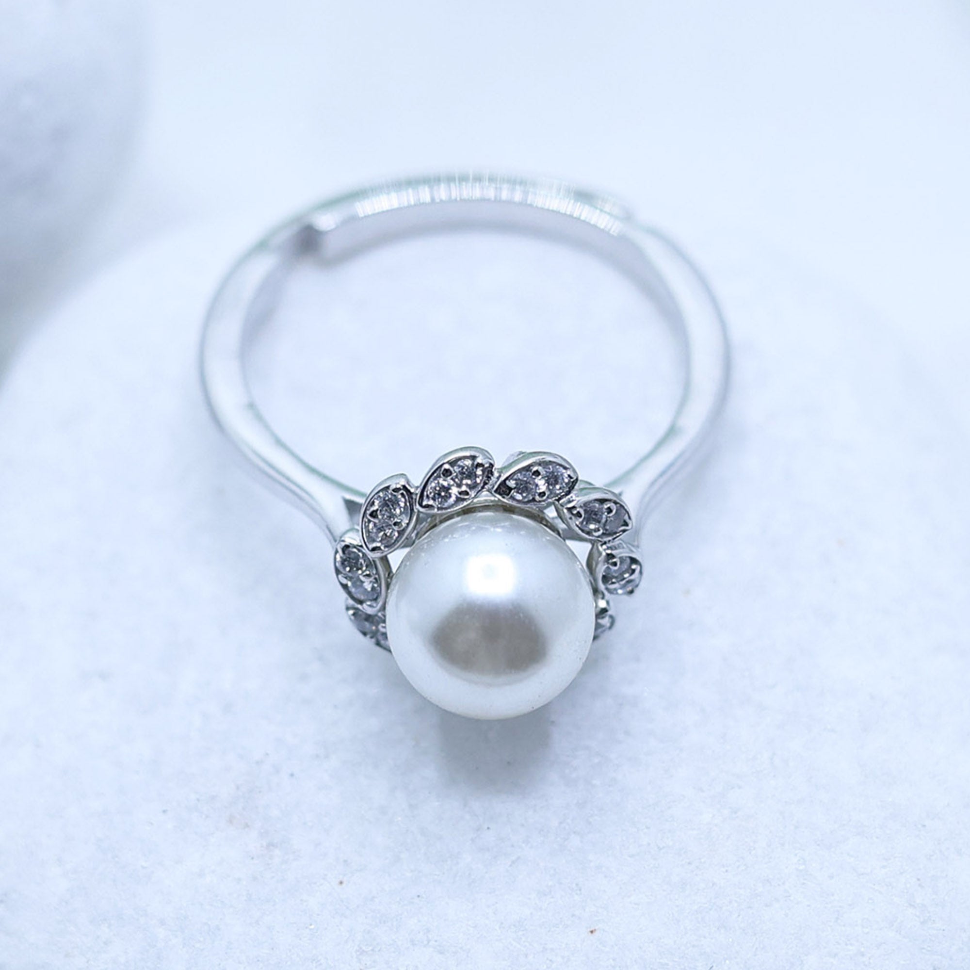 Elegant Pearl Petal Halo Ring