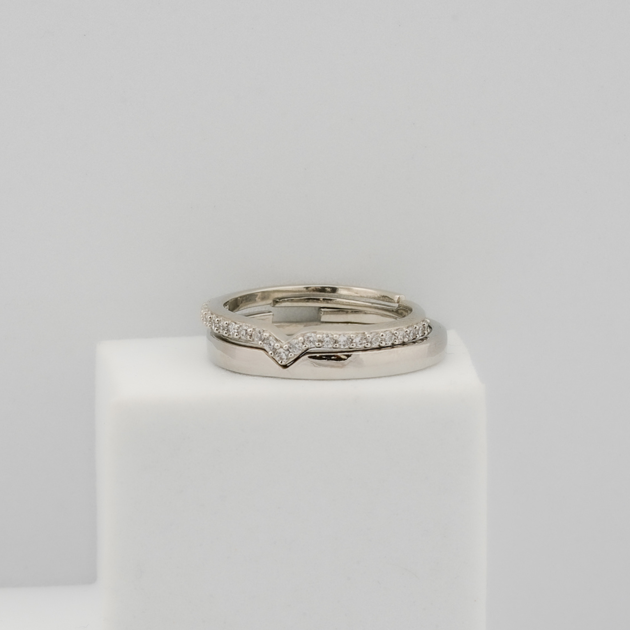 Silver Classic Adjustable V- Shaped White Gold Ring For Couple